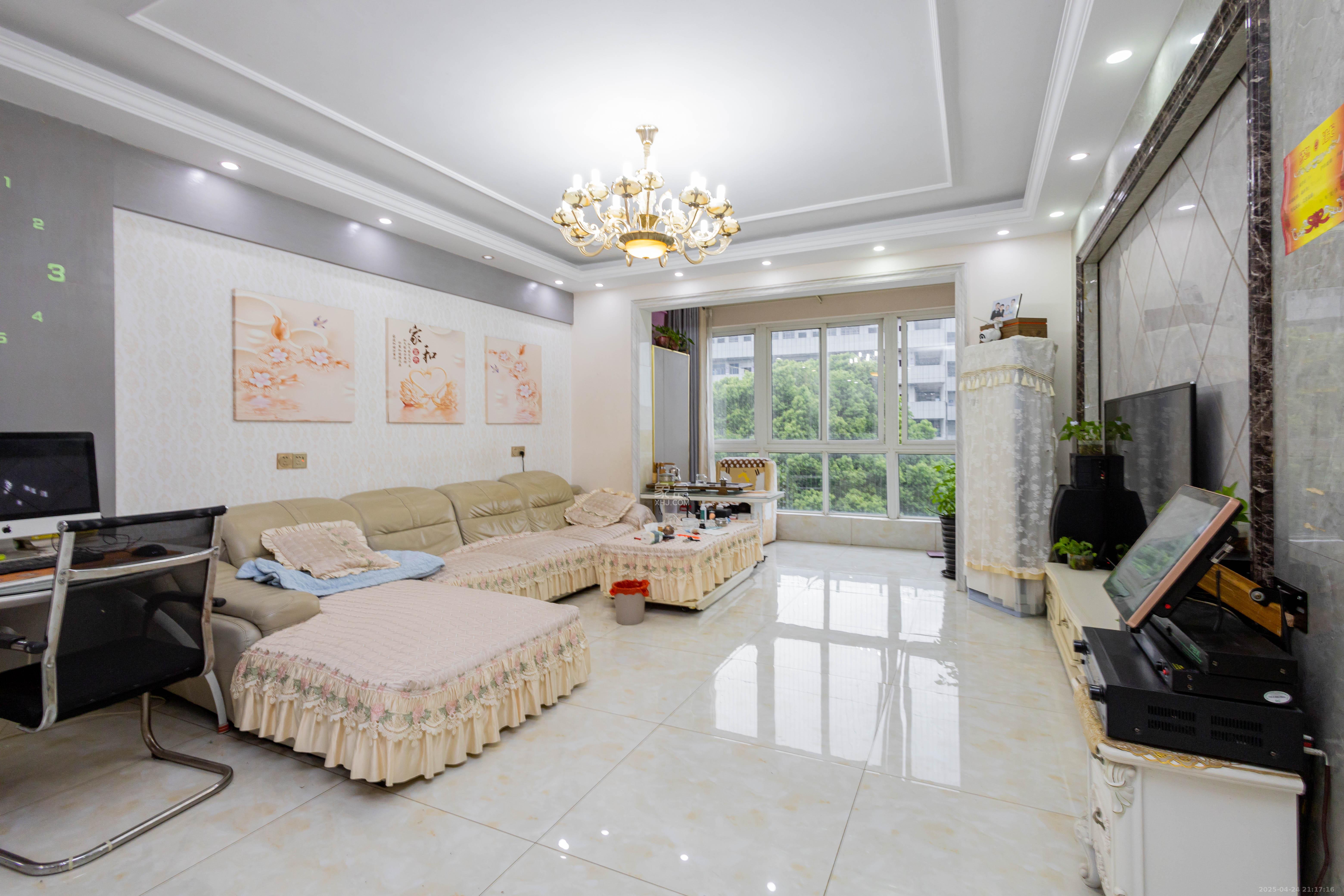 方略学府佳境 3室2厅2卫 66.0万 方略学府佳境 3室2厅2卫 66.0万客厅