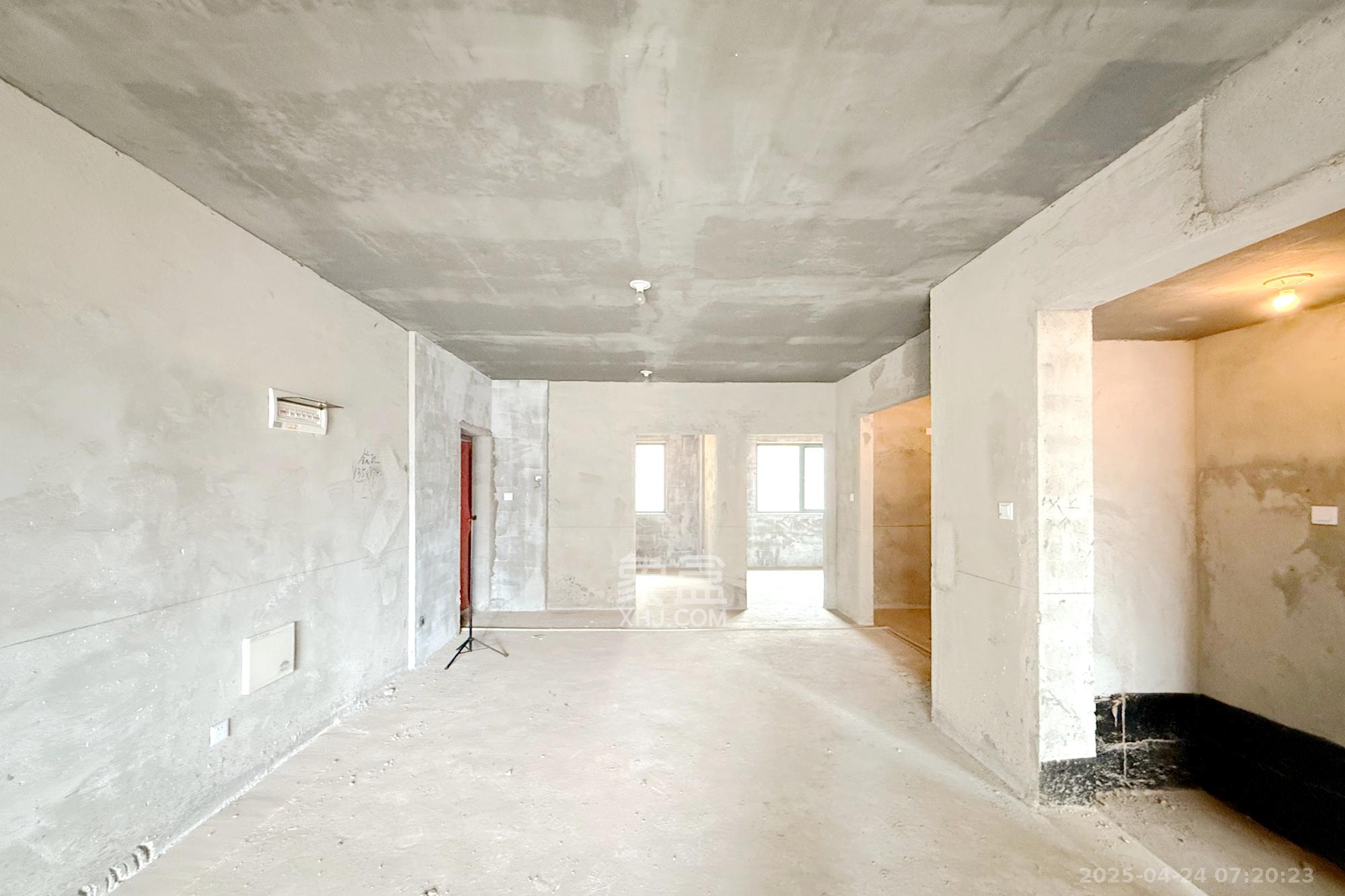 澳海澜庭 3室2厅1卫 69.5万 澳海澜庭 3室2厅1卫 69.5万客厅