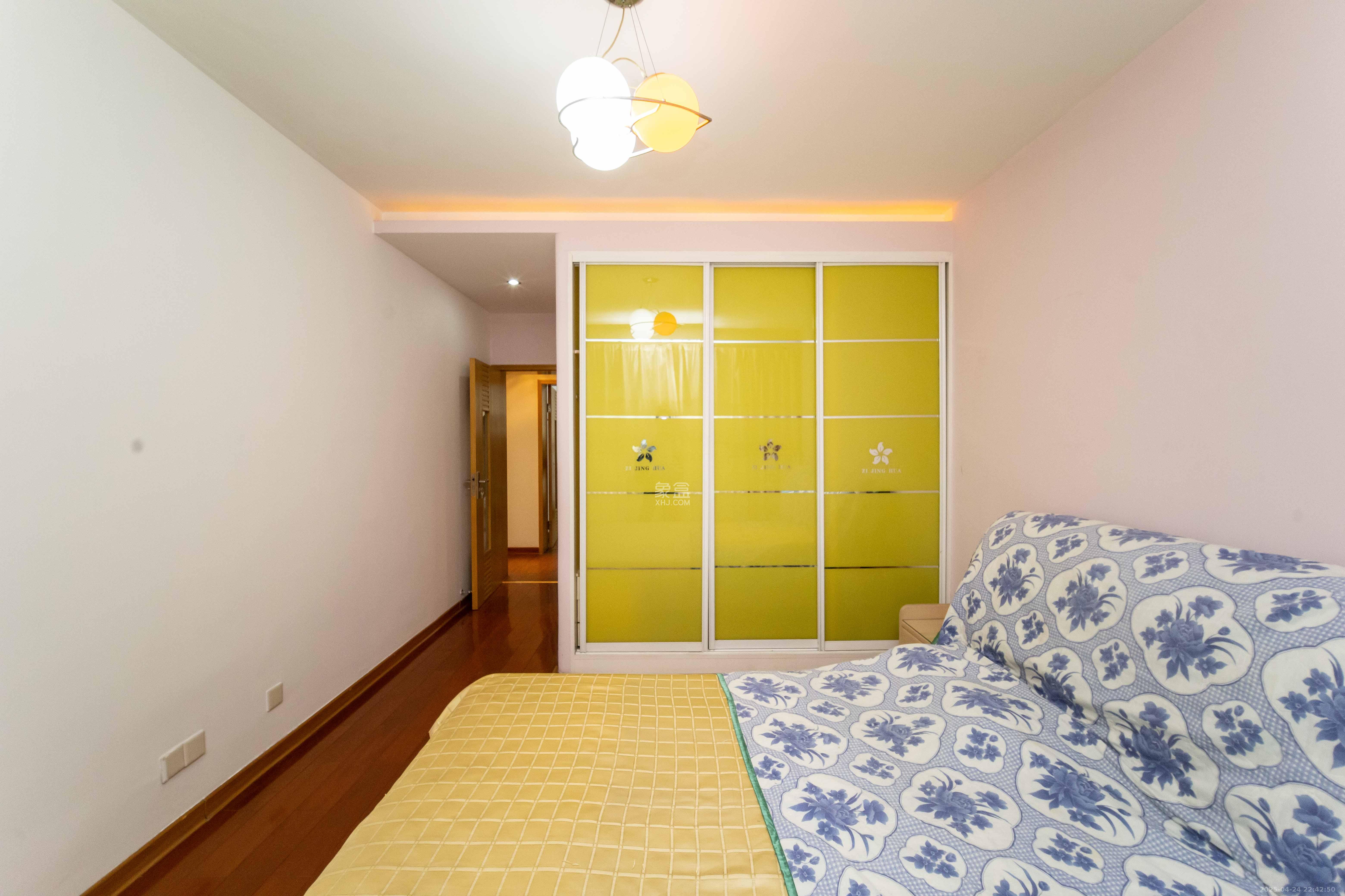 星城世家  3室2厅2卫    165.0万 星城世家  3室2厅2卫    165.0万卧室