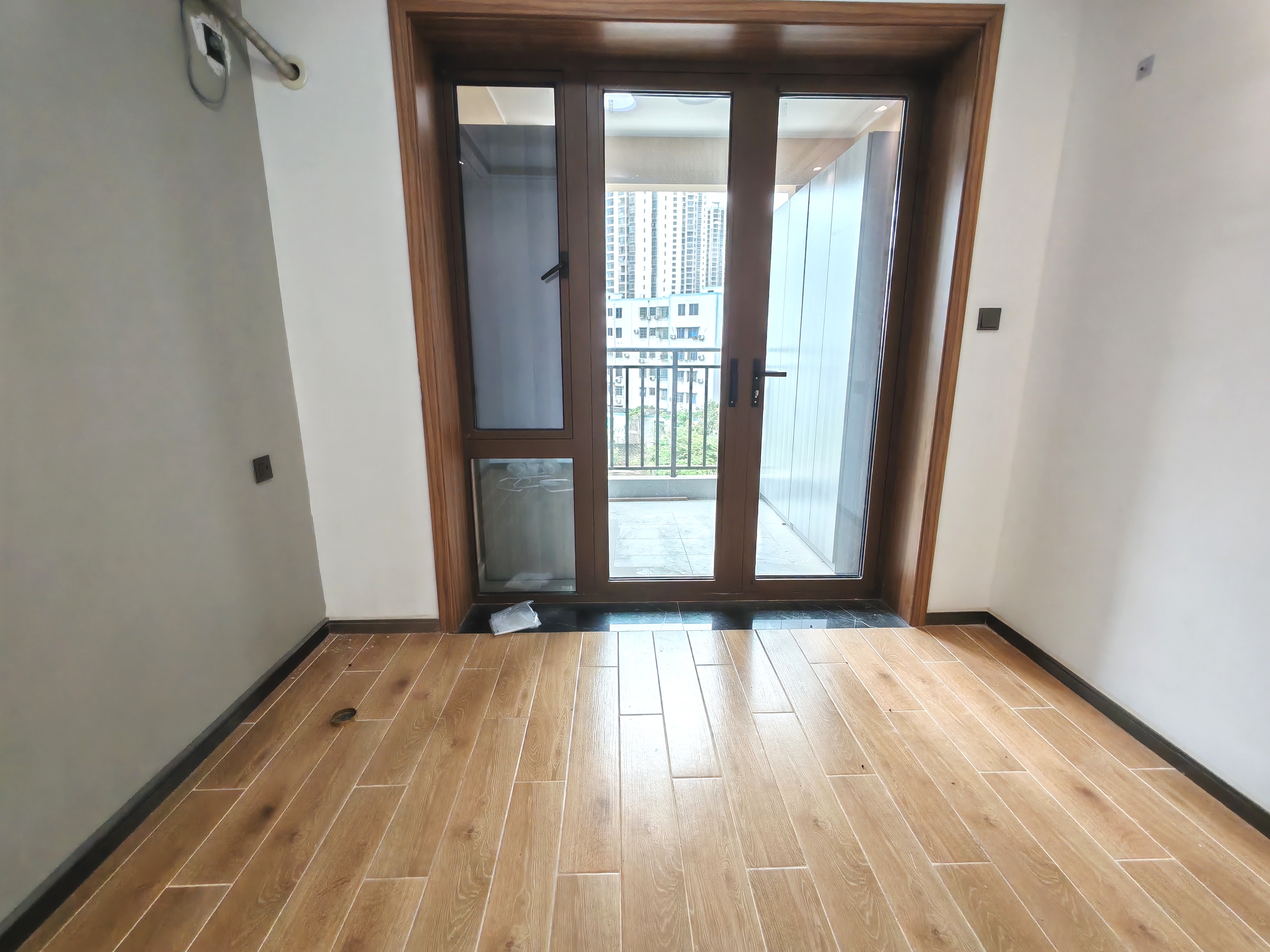 海航豪庭南苑 2室2厅2卫 279.0万 海航豪庭南苑 2室2厅2卫 279.0万客厅