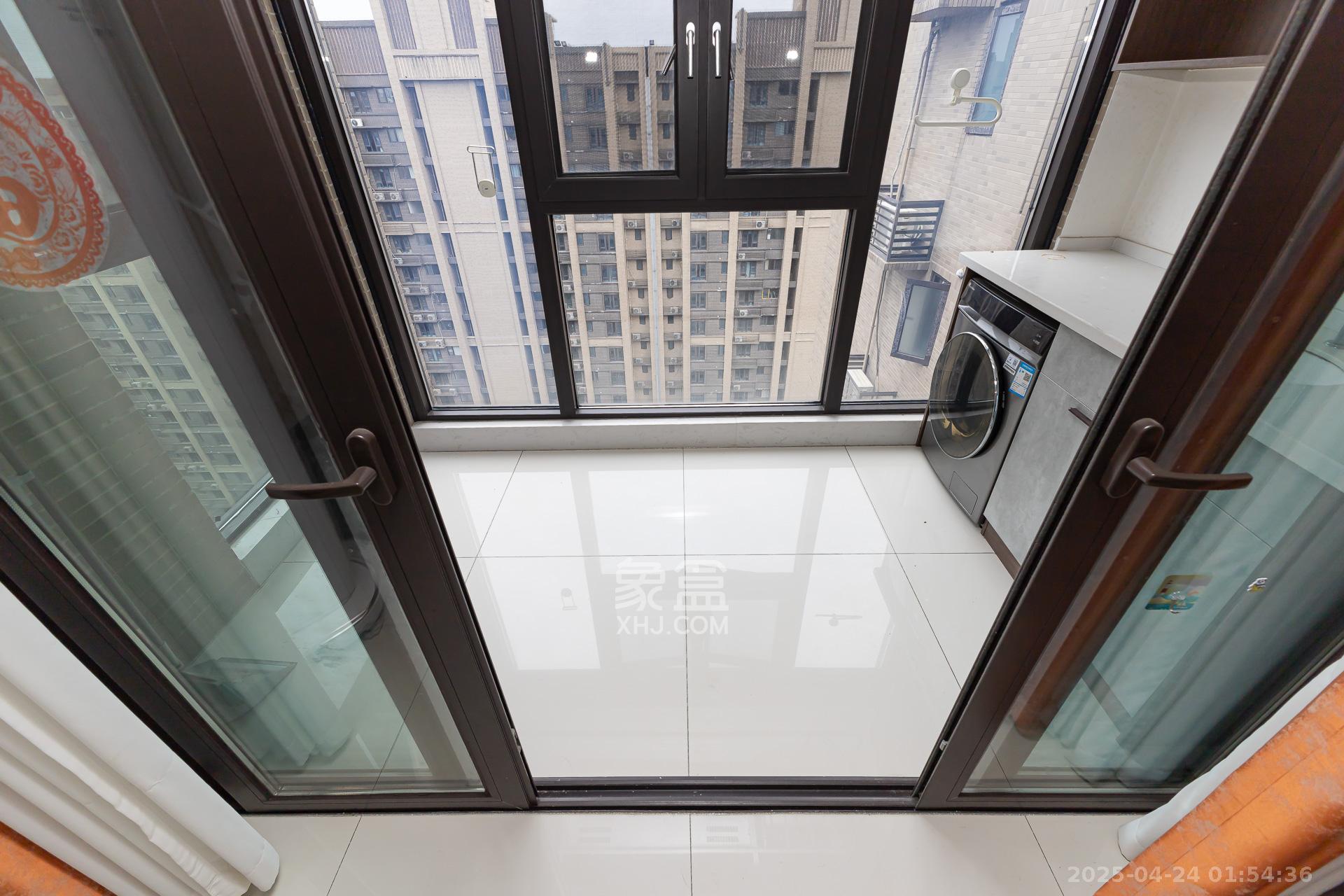 时代倾城五期 4室2厅2卫 102.8万 时代倾城五期 4室2厅2卫 102.8万阳台