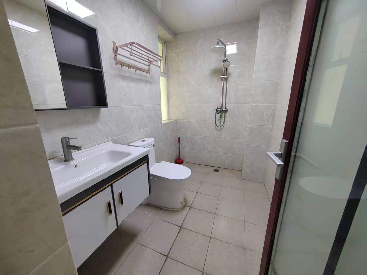 展兴高新花园  3室2厅2卫    3000.0元/月 展兴高新花园  3室2厅2卫    3000.0元/月室内图