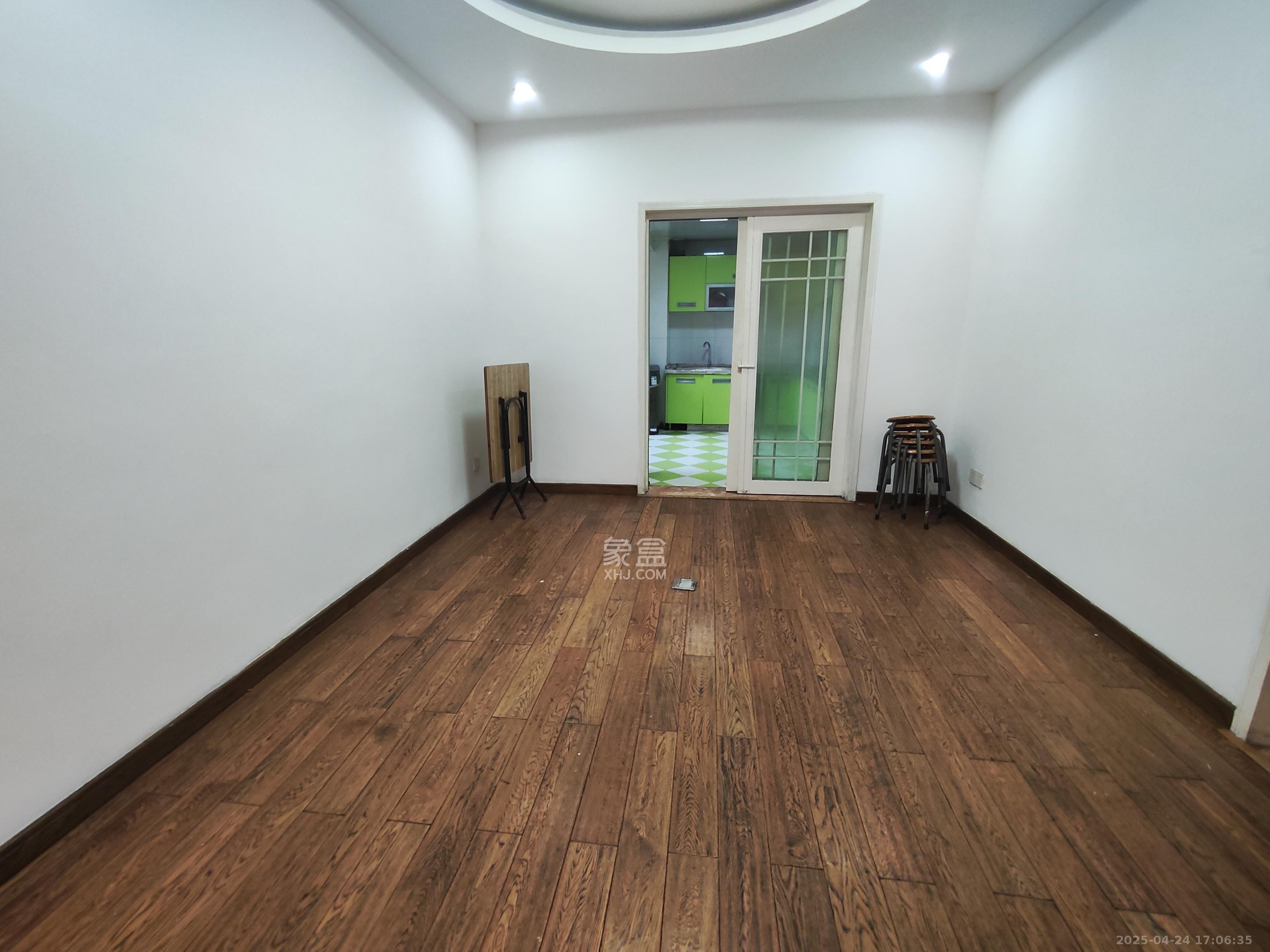 明城公寓  3室2厅2卫   2500.00元/月室内图