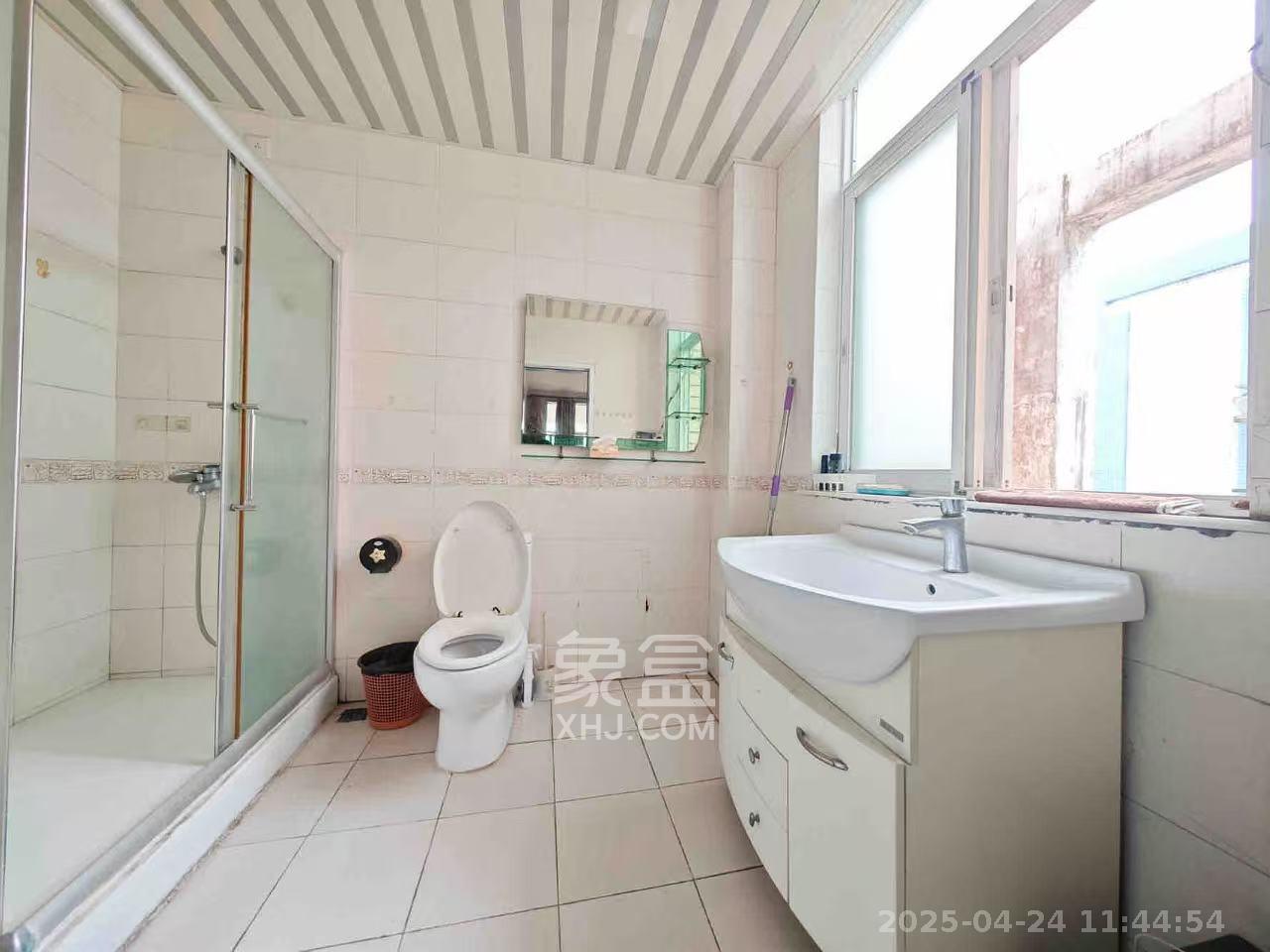 同升湖山庄  3室2厅2卫    2200.0元/月 同升湖山庄  3室2厅2卫    2200.0元/月