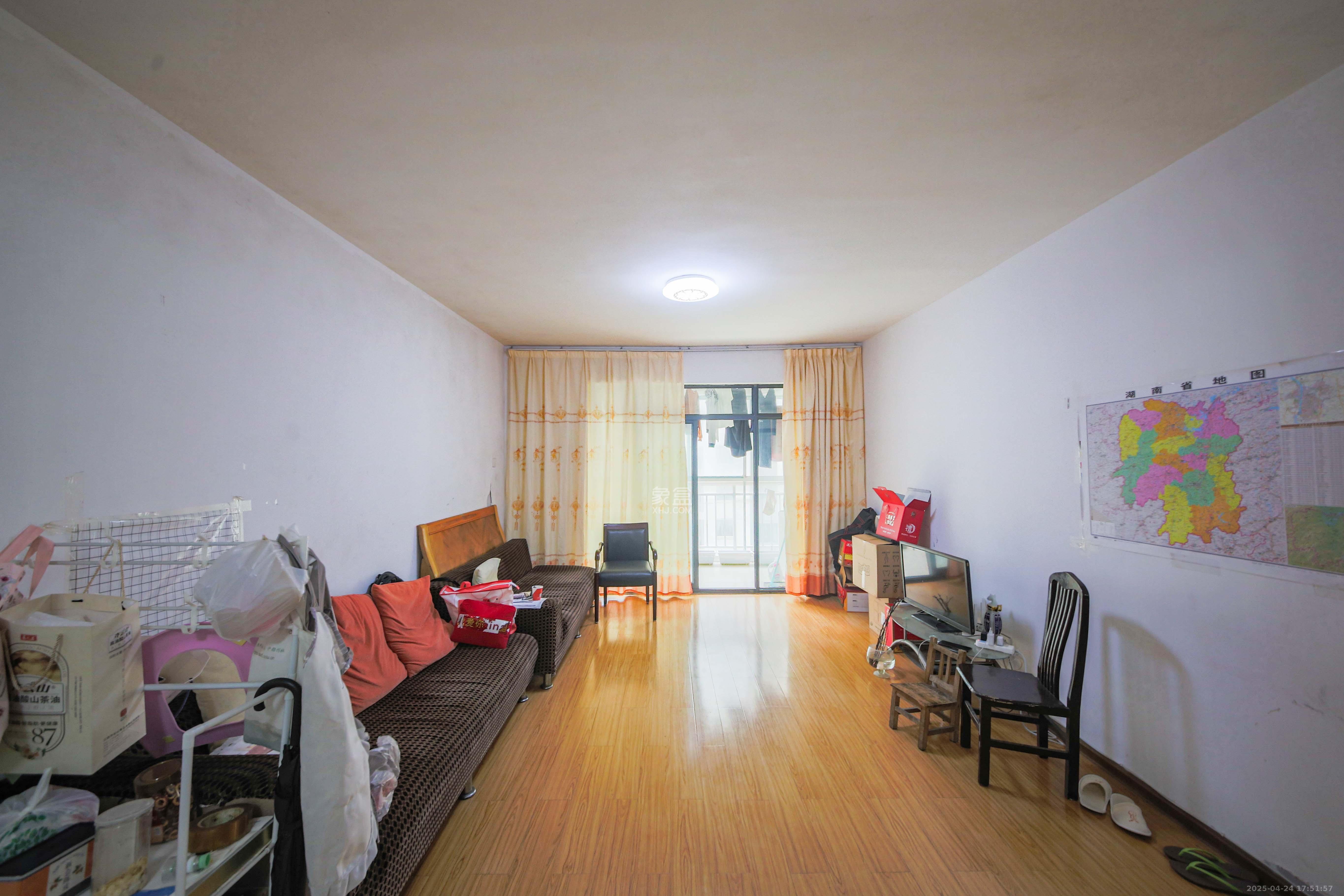 满庭芳小区  2室2厅1卫    73.0万客厅