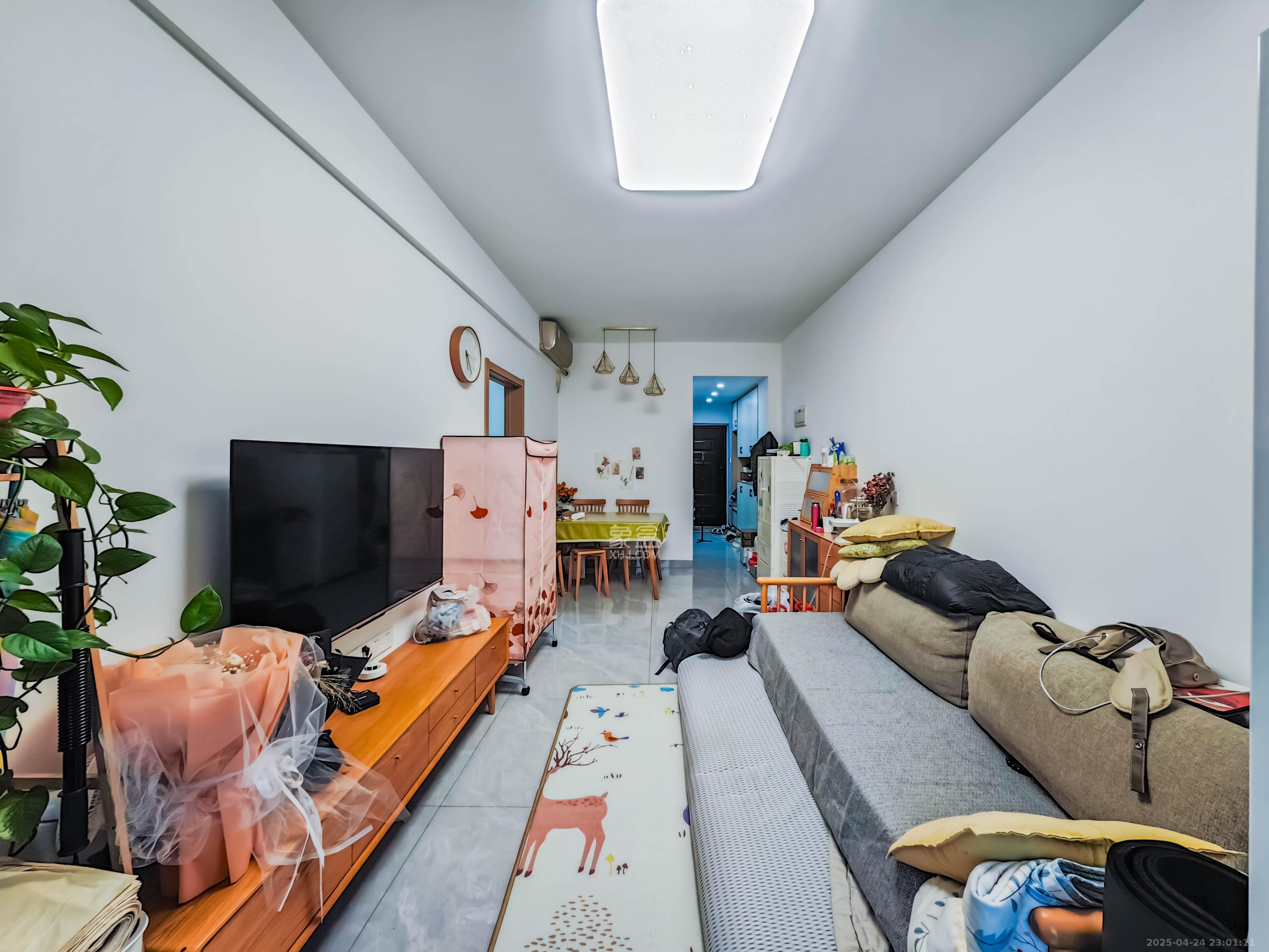 金轮星光名座  2室1厅1卫    55.0万客厅