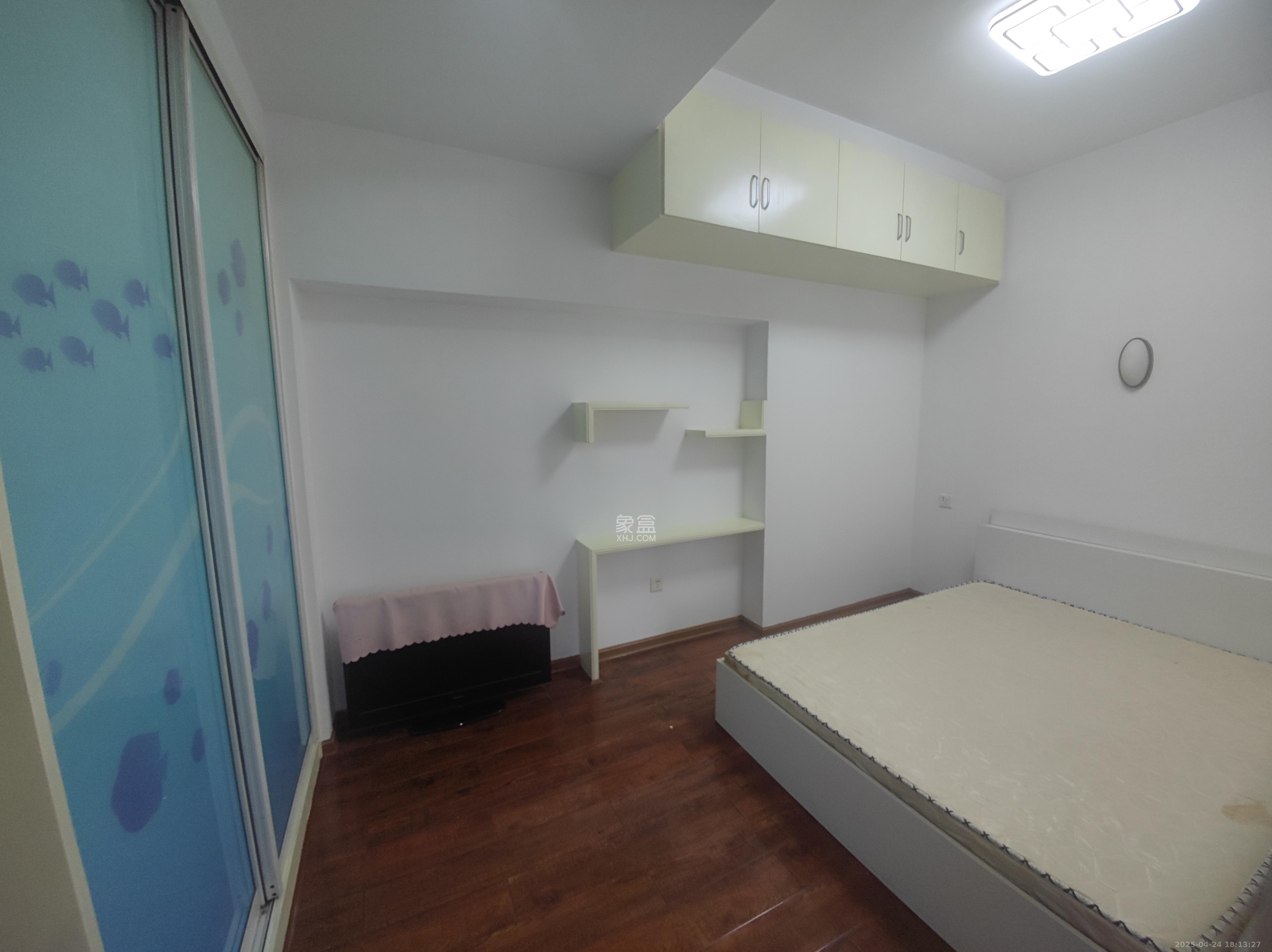 摩天一号  1室1厅1卫    2000.0元/月 摩天一号  1室1厅1卫    2000.0元/月室内图