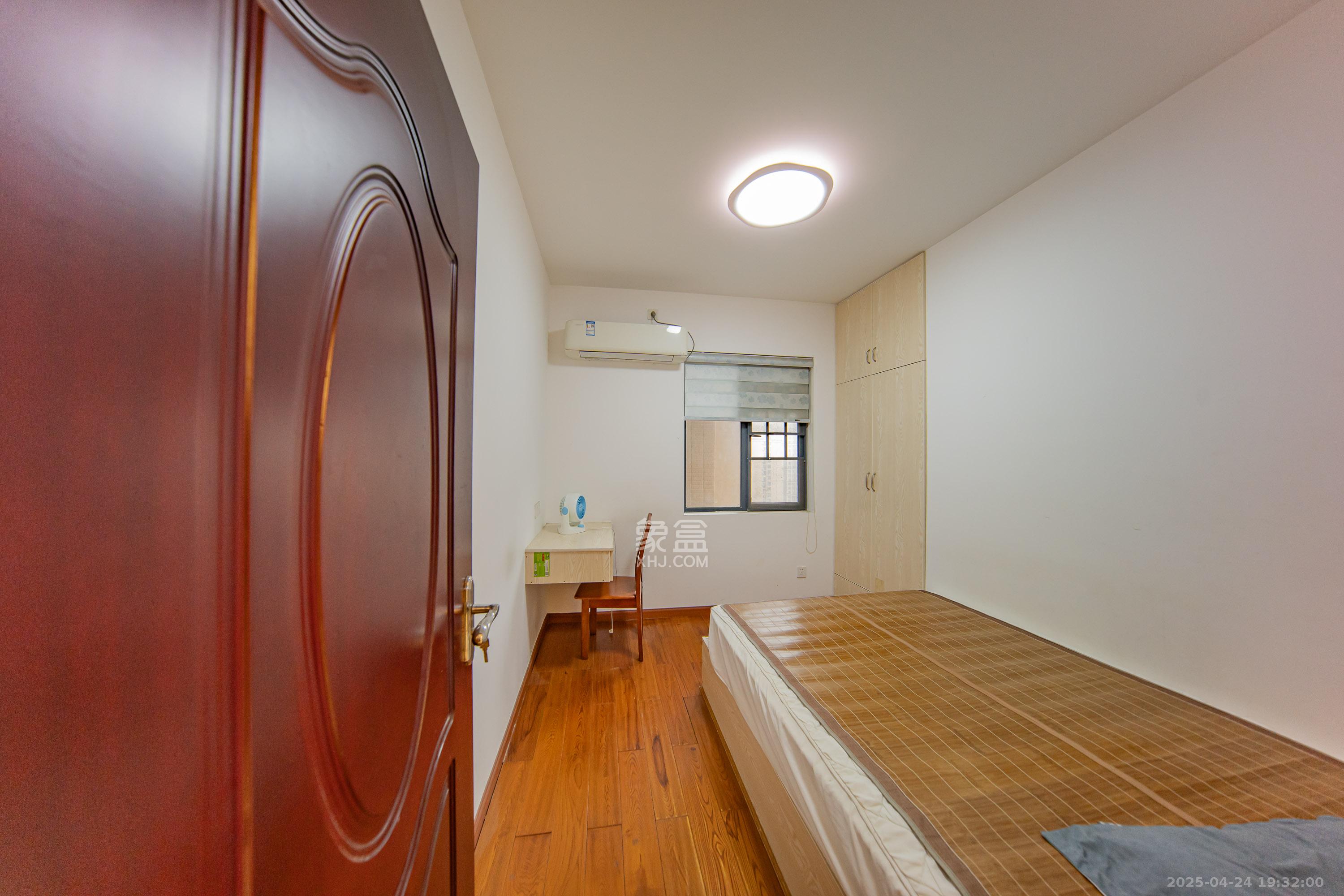 邦盛水岸御园  3室2厅1卫    57.0万 邦盛水岸御园  3室2厅1卫    57.0万卧室