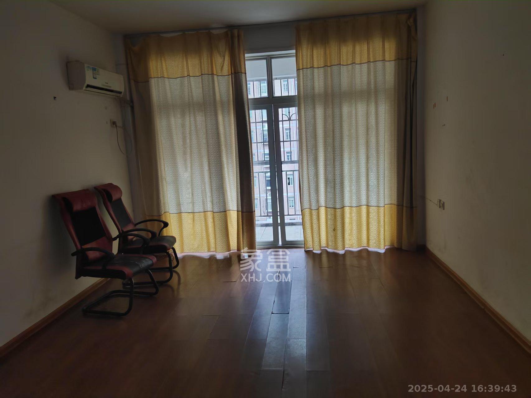 星城国际  3室2厅2卫    1500.0元/月室内图