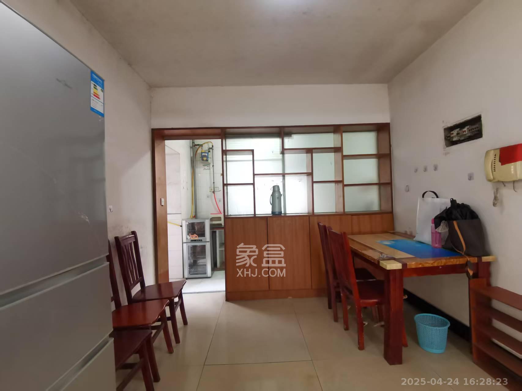 晶华美地  3室2厅1卫    1900.0元/月 晶华美地  3室2厅1卫    1900.0元/月室内图