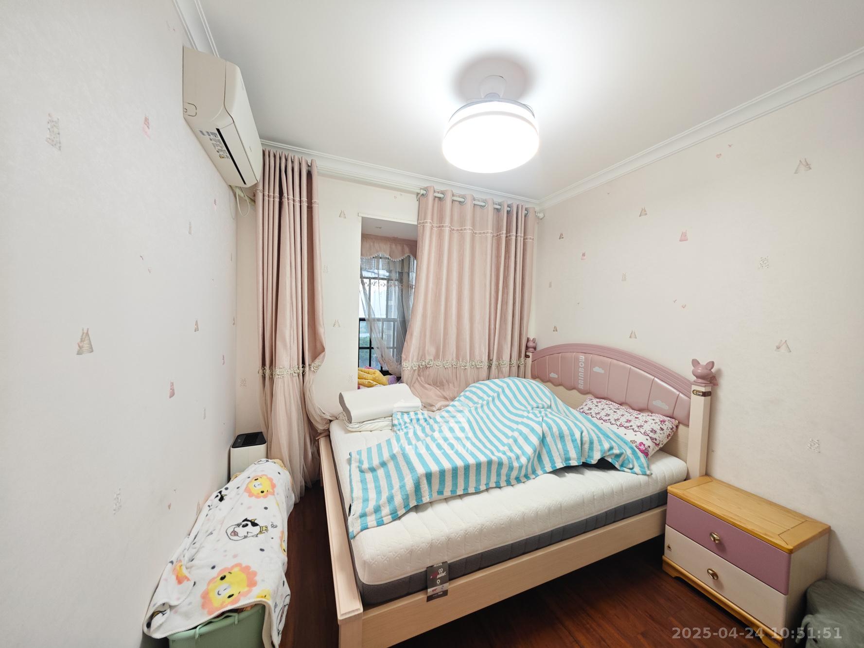 万科魅力之城锋镜里  4室2厅2卫    148.0万卧室