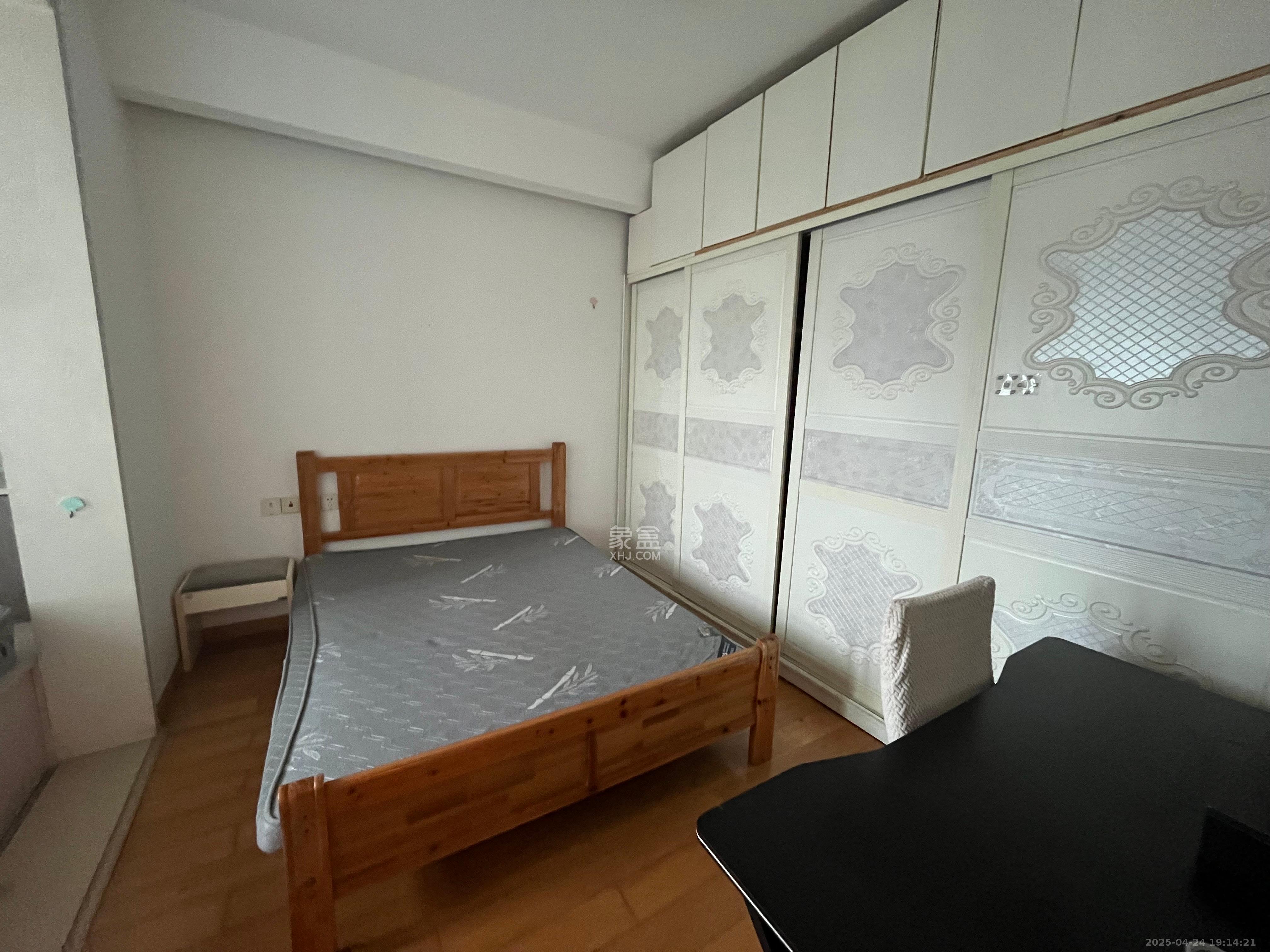 佳天瑞宁花园  1室2厅1卫   2500.00元/月室内图