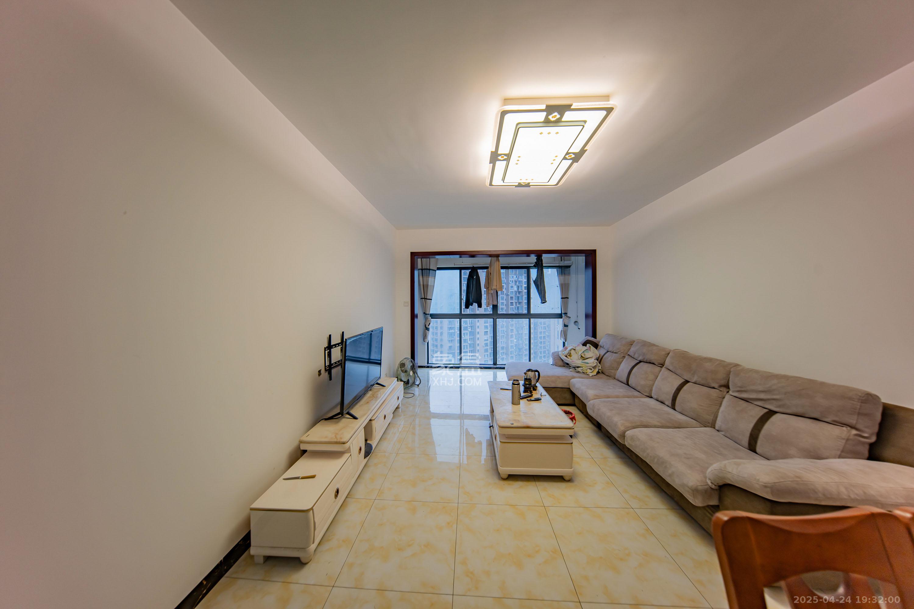 邦盛水岸御园  3室2厅1卫    57.0万 邦盛水岸御园  3室2厅1卫    57.0万客厅