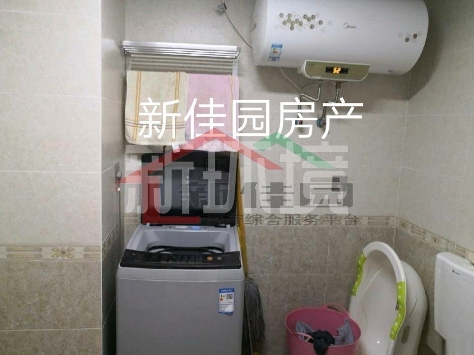 黄金大厦  1室1厅1卫   31.00万客厅