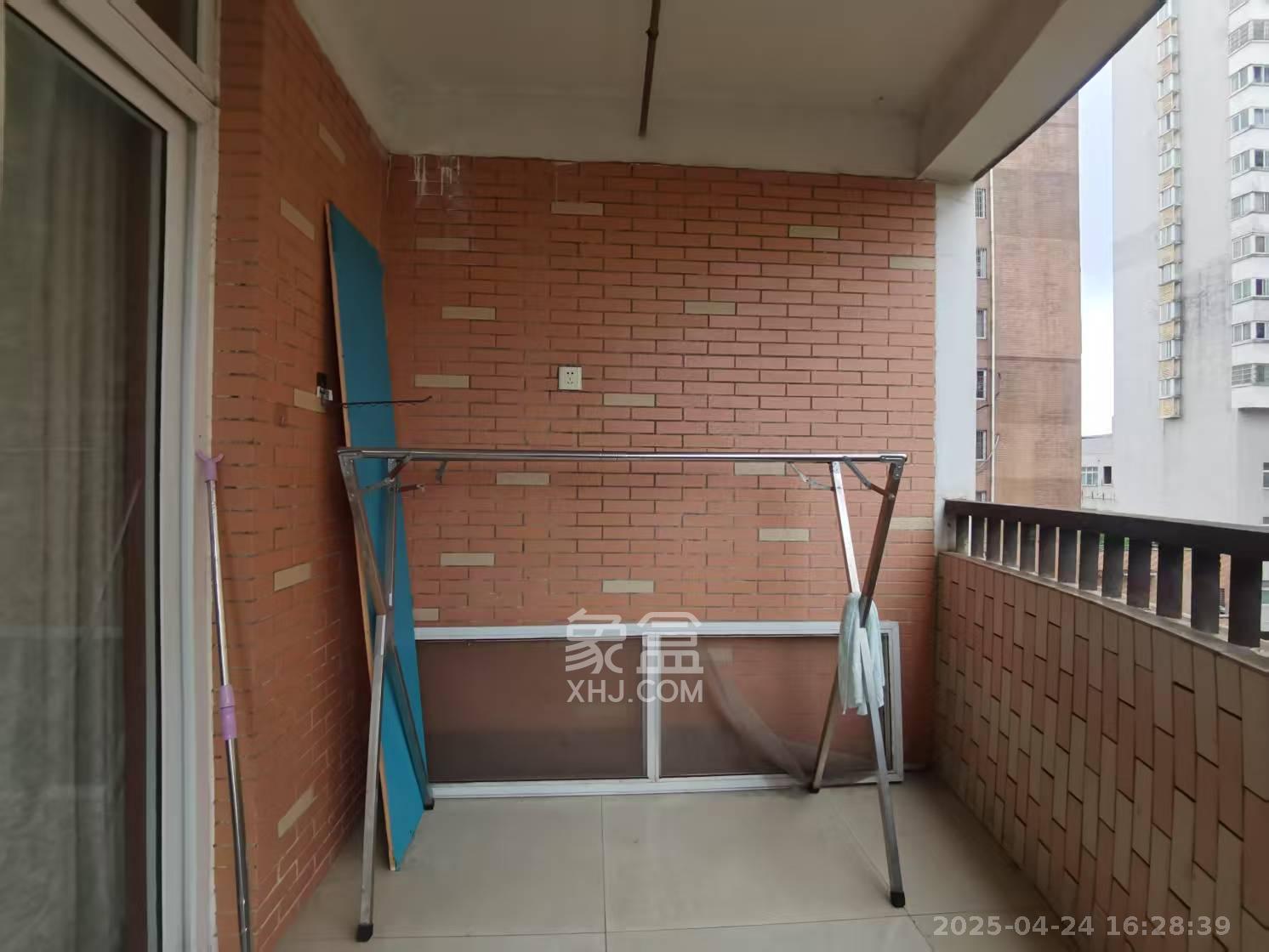 晶华美地  3室2厅1卫    1900.0元/月 晶华美地  3室2厅1卫    1900.0元/月室内图