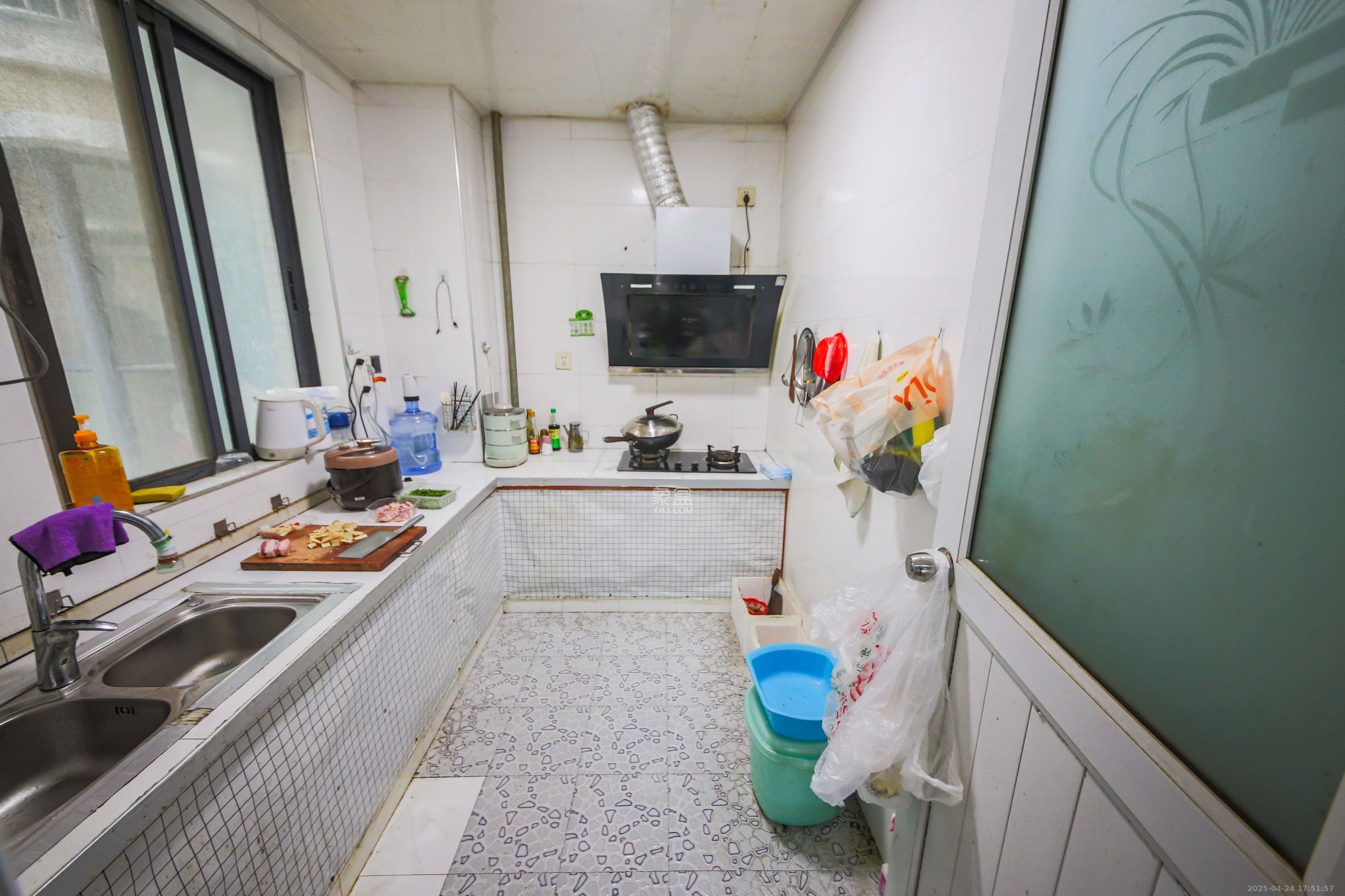 满庭芳小区  2室2厅1卫    73.0万厨房