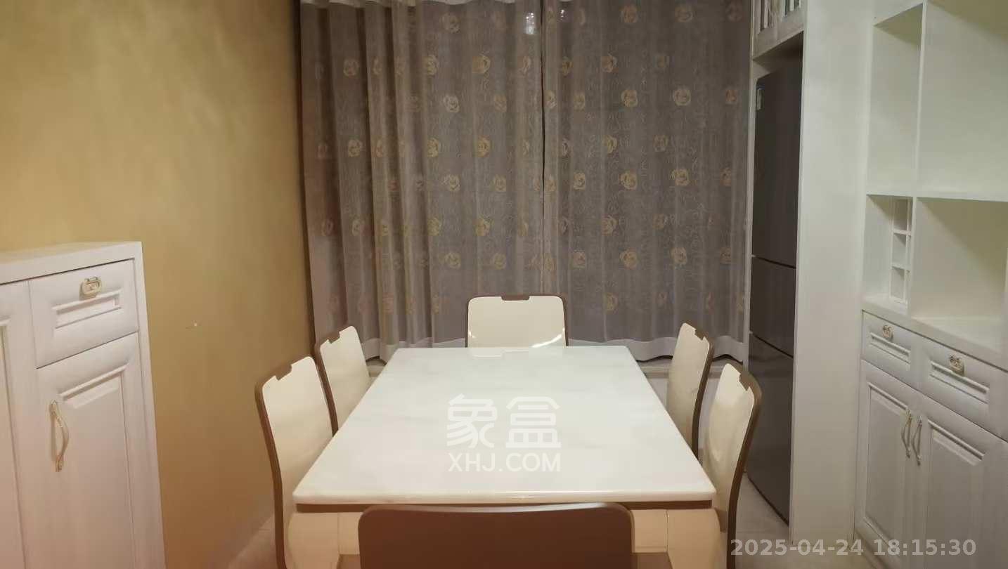 香樟兰亭(朗峰苑) 3室2厅1卫 3200.0元/月 香樟兰亭(朗峰苑) 3室2厅1卫 3200.0元/月室内图