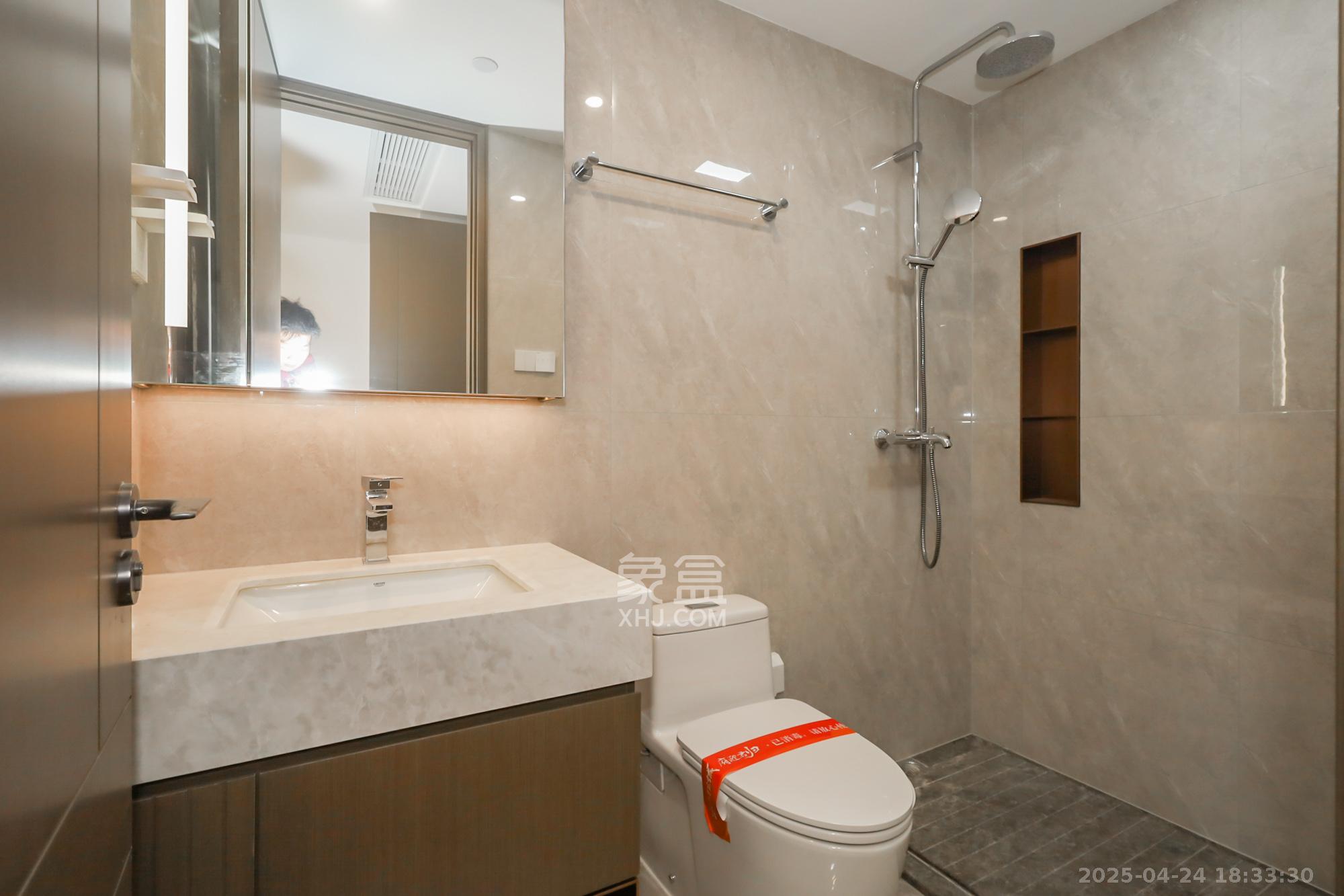 滨江府1913  4室2厅3卫    360.0万 滨江府1913  4室2厅3卫    360.0万卫生间