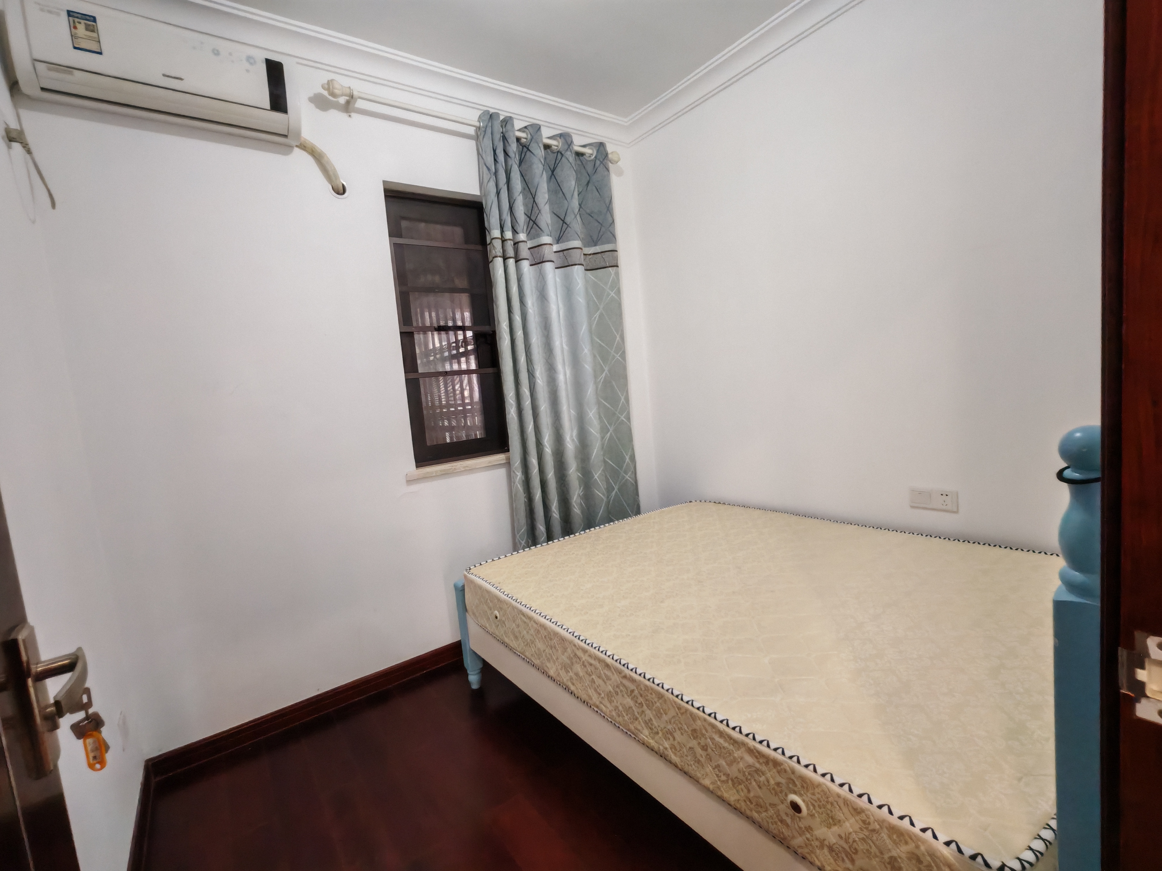 中海锦城 3室2厅2卫 180.0万 中海锦城 3室2厅2卫 180.0万客厅