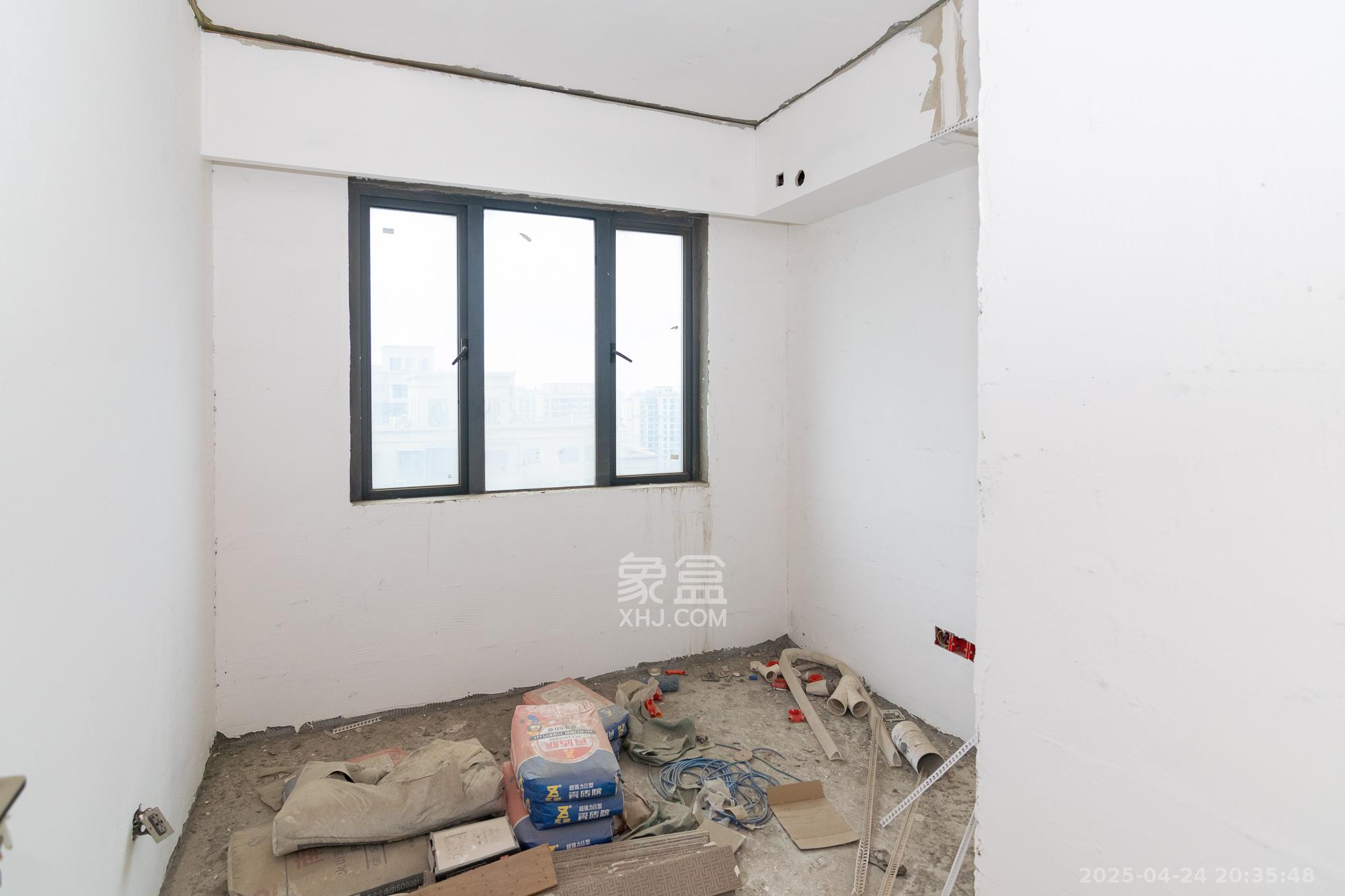 澳海月亮湾  4室2厅2卫    65.0万卧室