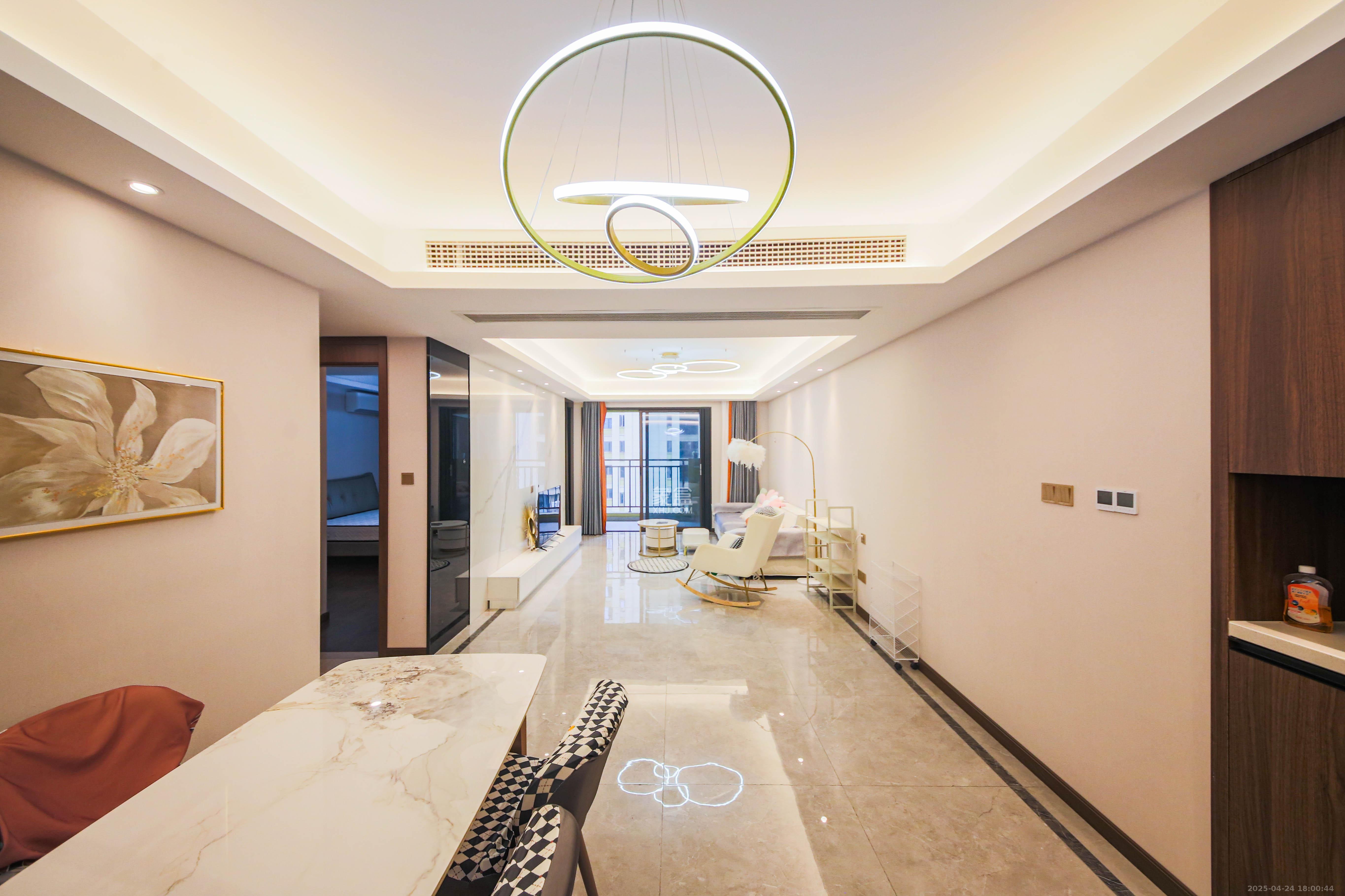 弘阳昕悦府 4室2厅2卫 145.0万 弘阳昕悦府 4室2厅2卫 145.0万客厅