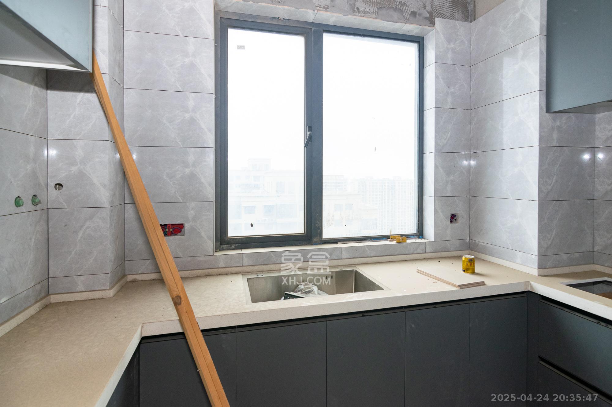 澳海月亮湾 4室2厅2卫 65.0万 澳海月亮湾 4室2厅2卫 65.0万厨房