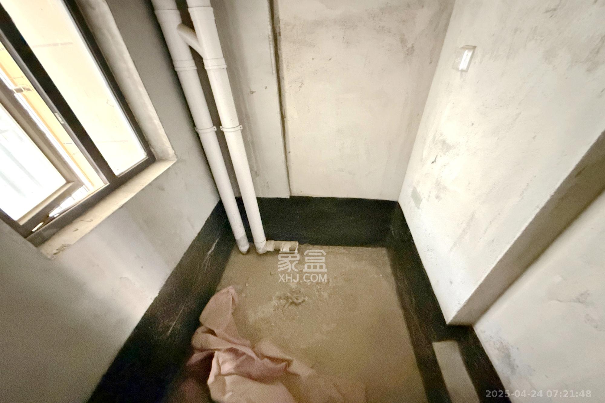 澳海谷山府 4室2厅2卫 76.0万 澳海谷山府 4室2厅2卫 76.0万卫生间