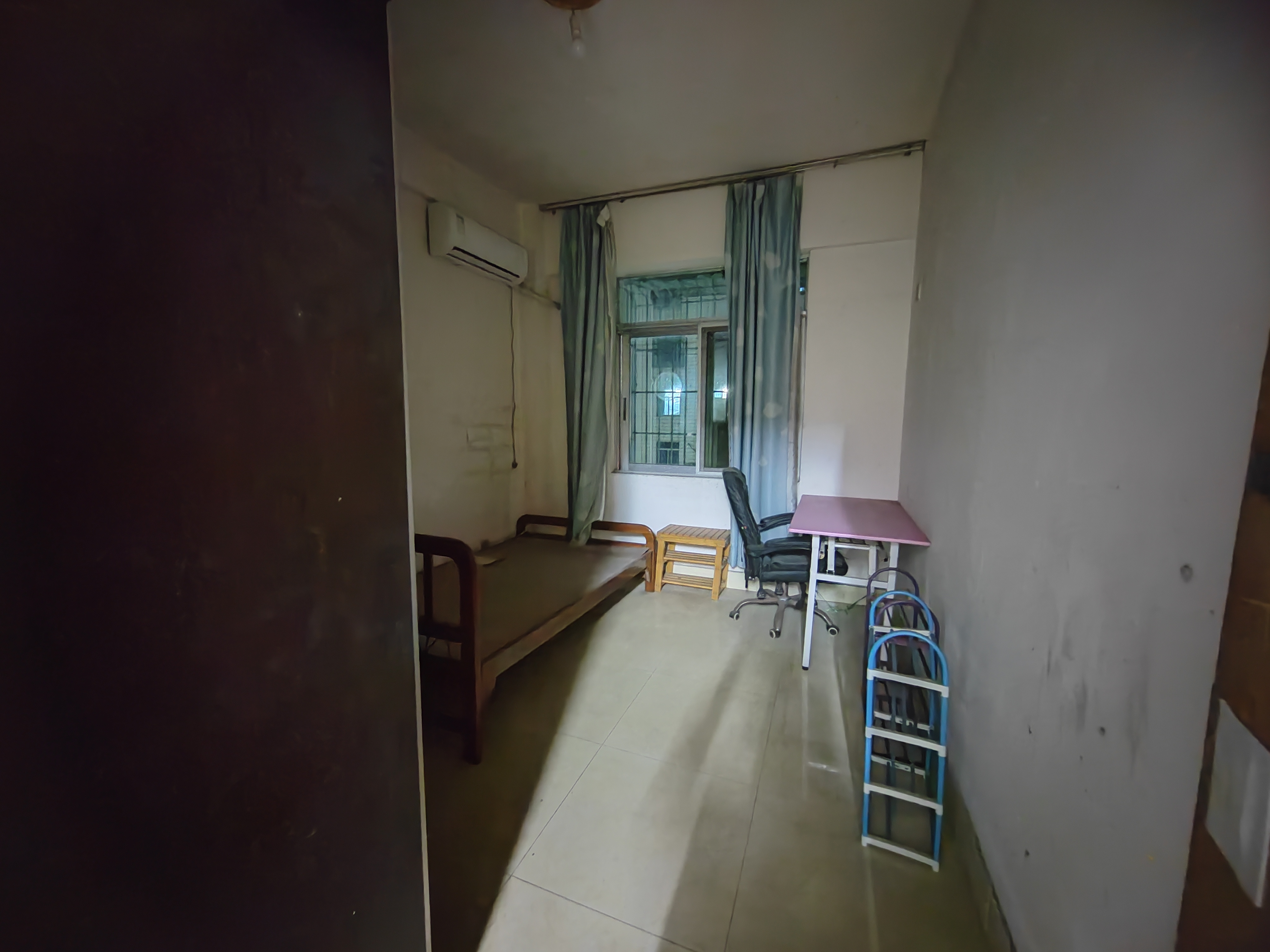 秀英冷冻厂宿舍楼  4室2厅2卫    2800.0元/月 秀英冷冻厂宿舍楼  4室2厅2卫    2800.0元/月室内图