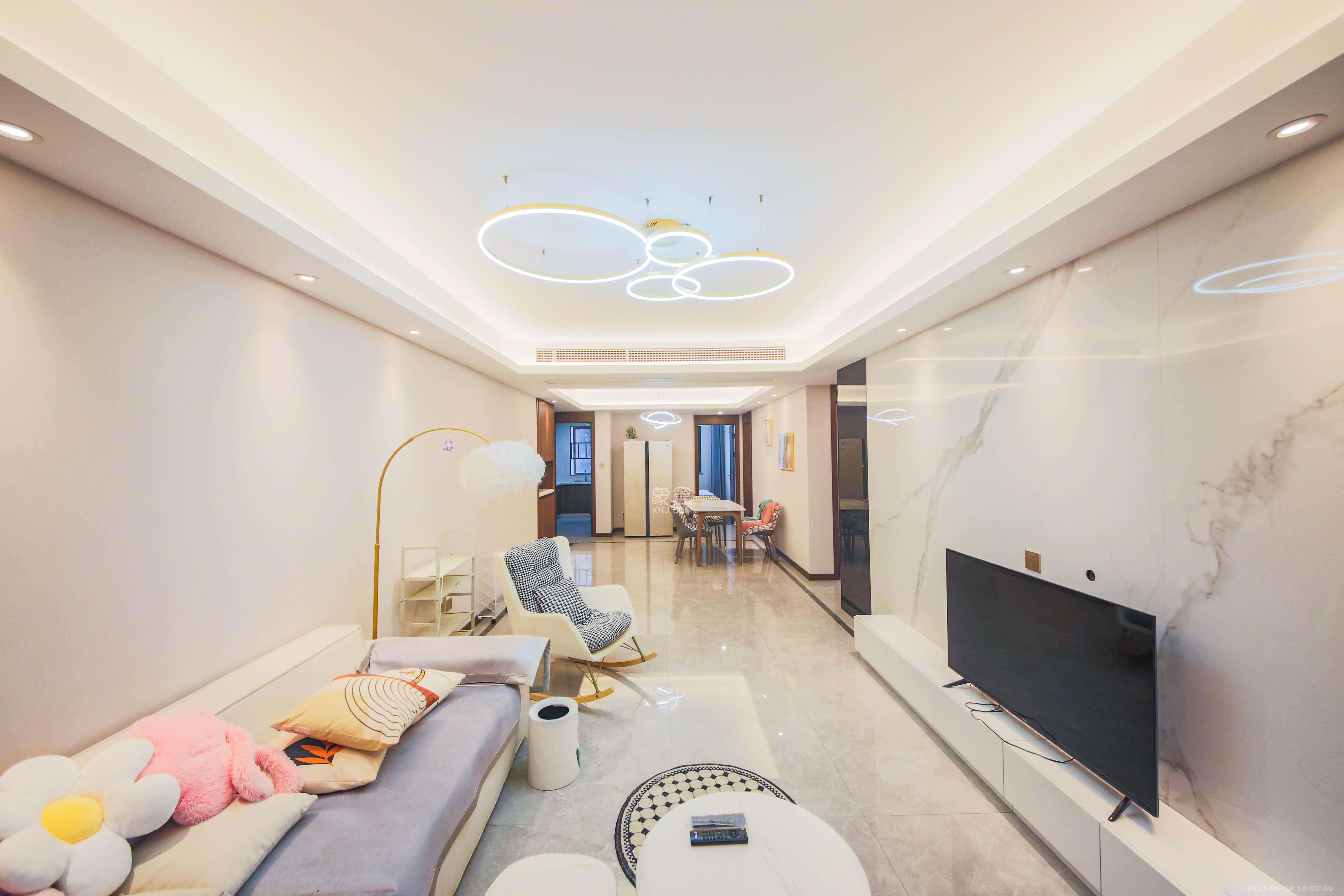 弘阳昕悦府 4室2厅2卫 145.0万 弘阳昕悦府 4室2厅2卫 145.0万客厅