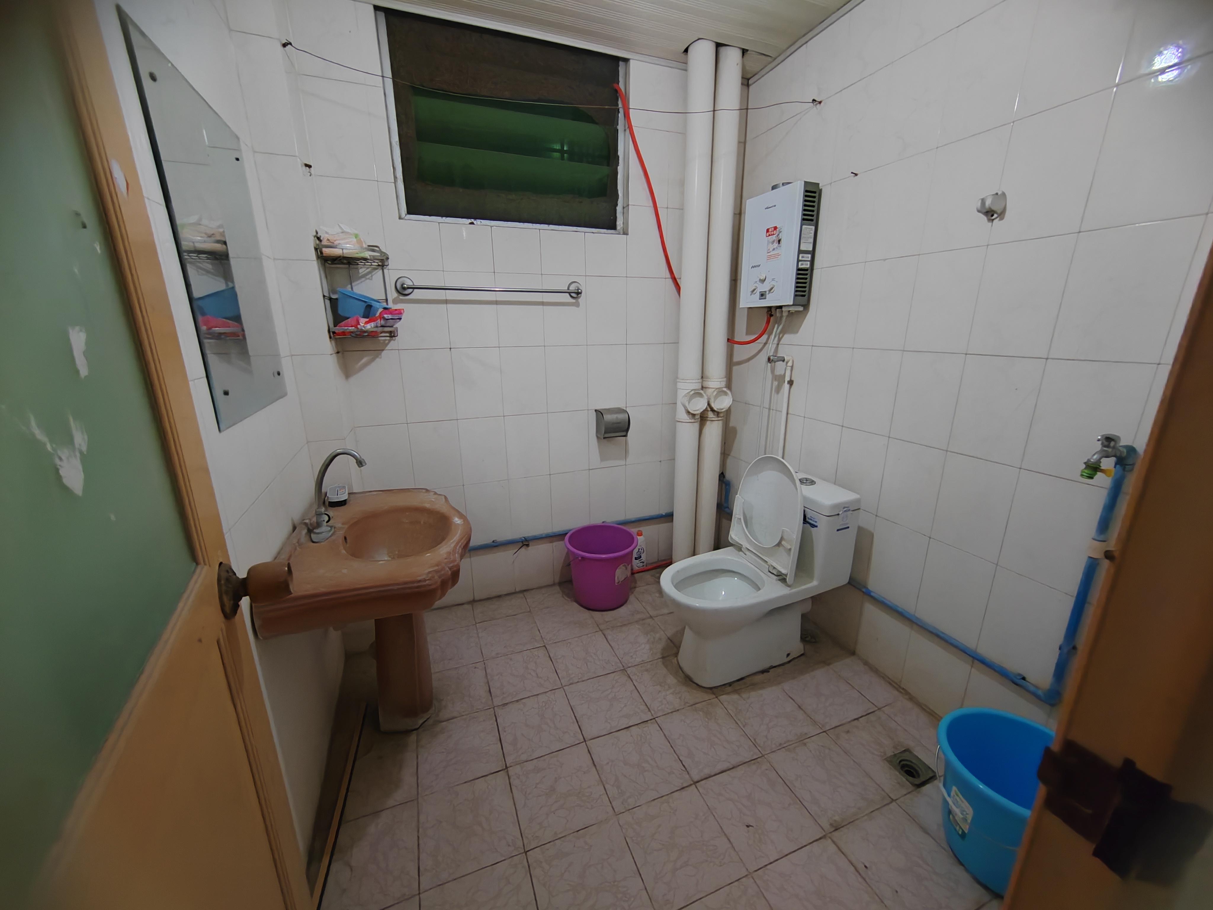 秀英冷冻厂宿舍楼  4室2厅2卫    2800.0元/月 秀英冷冻厂宿舍楼  4室2厅2卫    2800.0元/月室内图