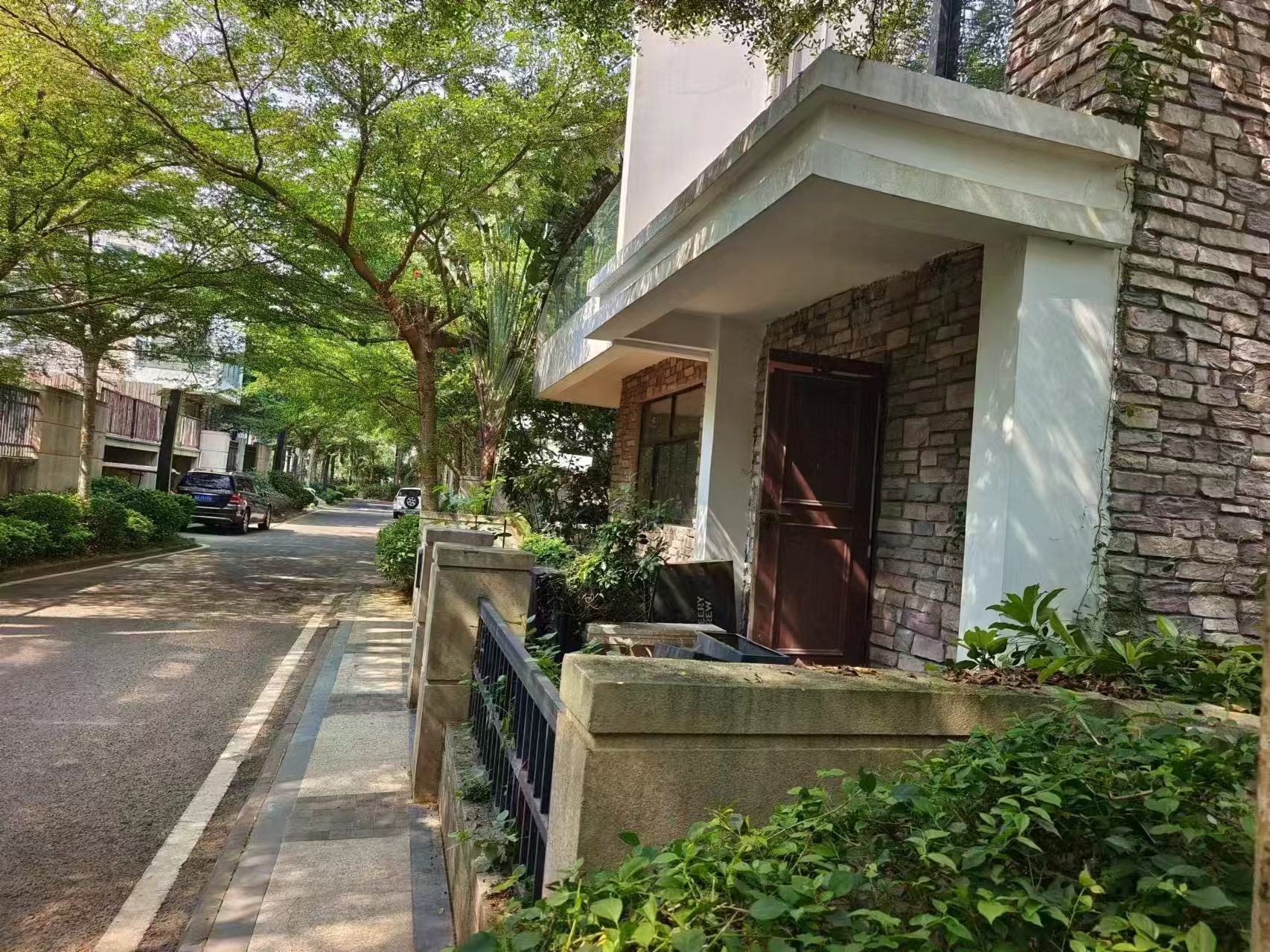 海景壹号 6室2厅4卫 2100.0万 海景壹号 6室2厅4卫 2100.0万客厅