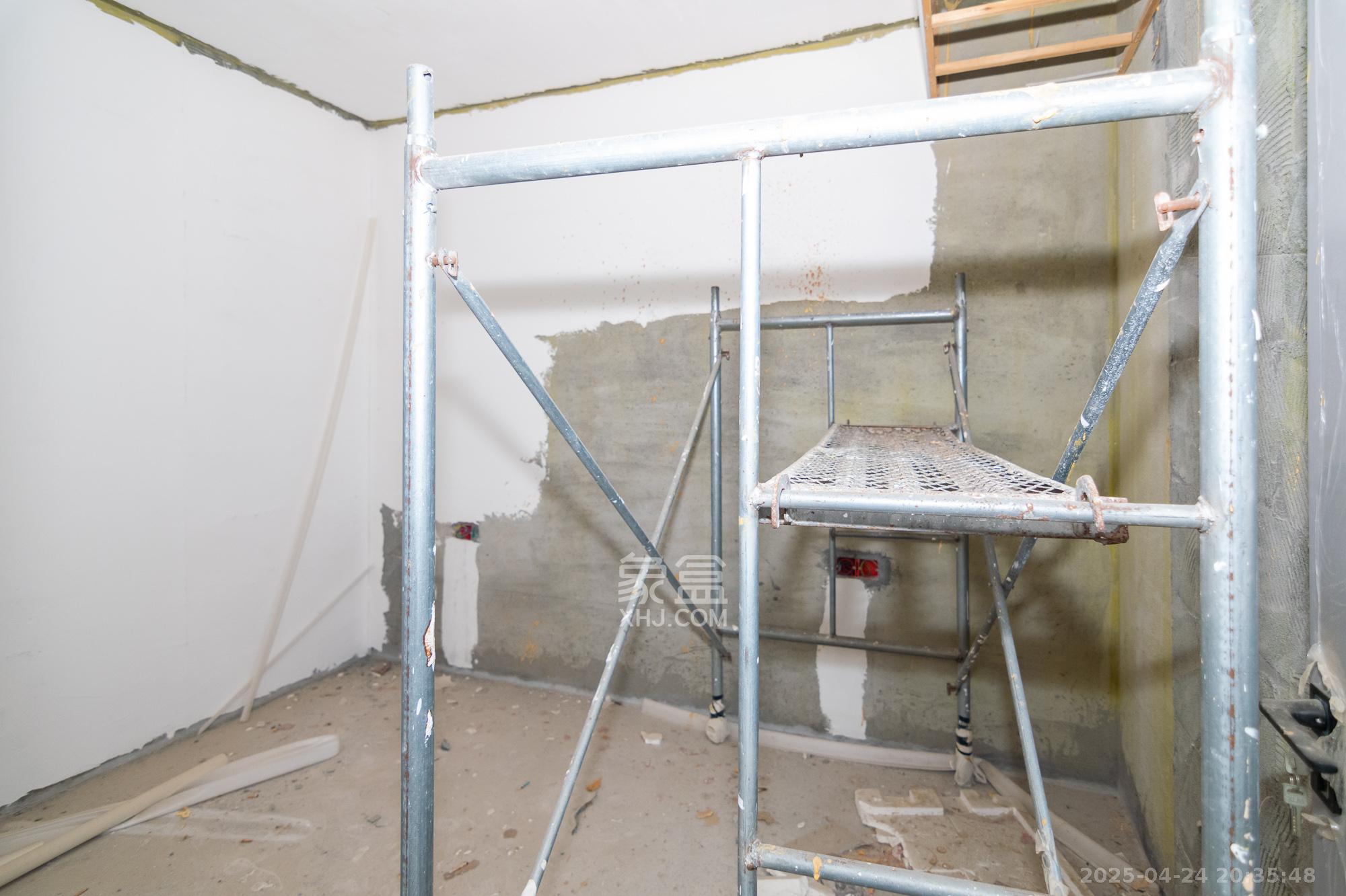 澳海月亮湾  4室2厅2卫    65.0万卧室