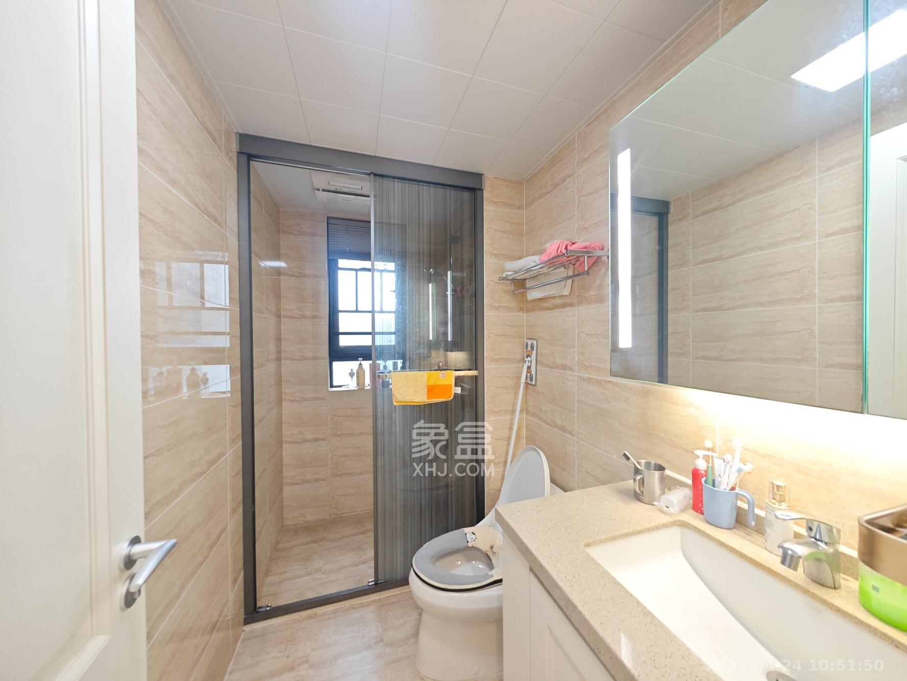 万科魅力之城锋镜里  4室2厅2卫    148.0万其他