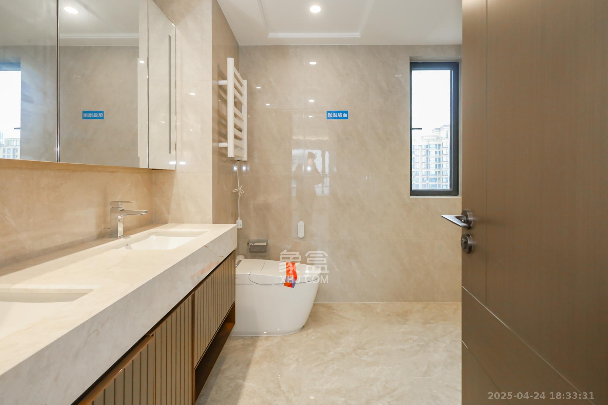 滨江府1913  4室2厅3卫    360.0万 滨江府1913  4室2厅3卫    360.0万卫生间