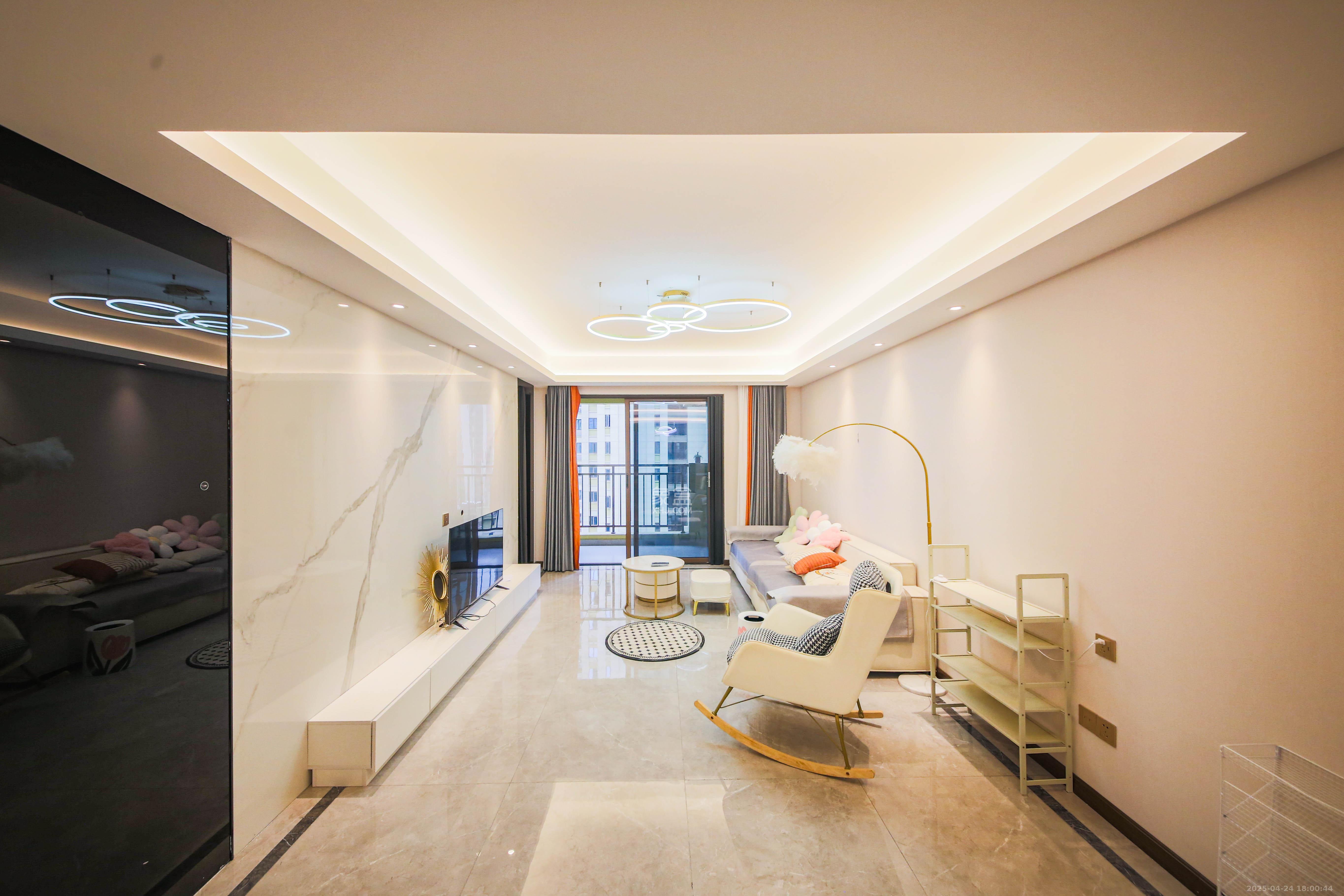 弘阳昕悦府 4室2厅2卫 145.0万 弘阳昕悦府 4室2厅2卫 145.0万客厅