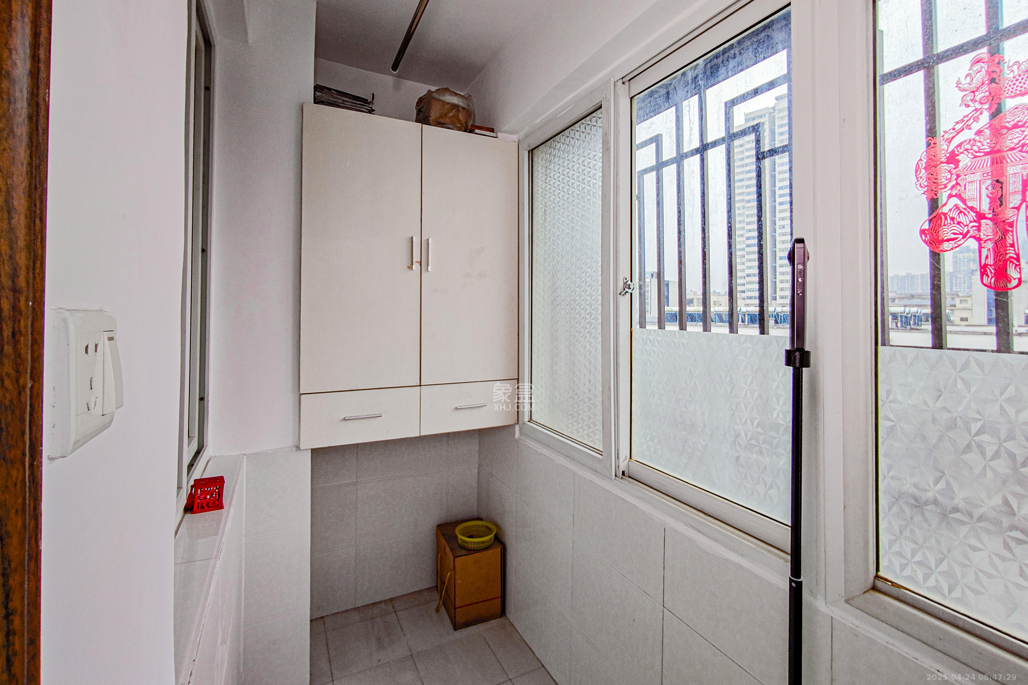 西湖路173号(原西湖大厦) 2室1厅1卫 56.0万 西湖路173号(原西湖大厦) 2室1厅1卫 56.0万阳台