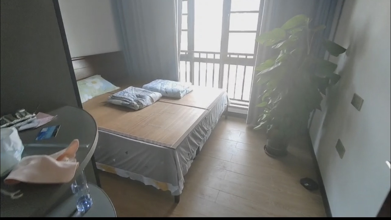 开维生态城  3室2厅2卫    150.0万 开维生态城  3室2厅2卫    150.0万室内图