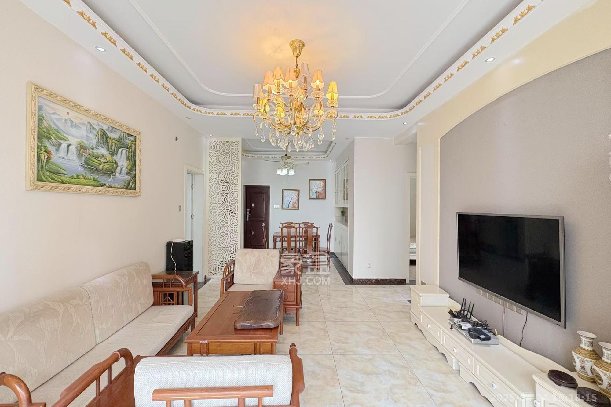 融圣国际  3室2厅2卫    176.0万客厅