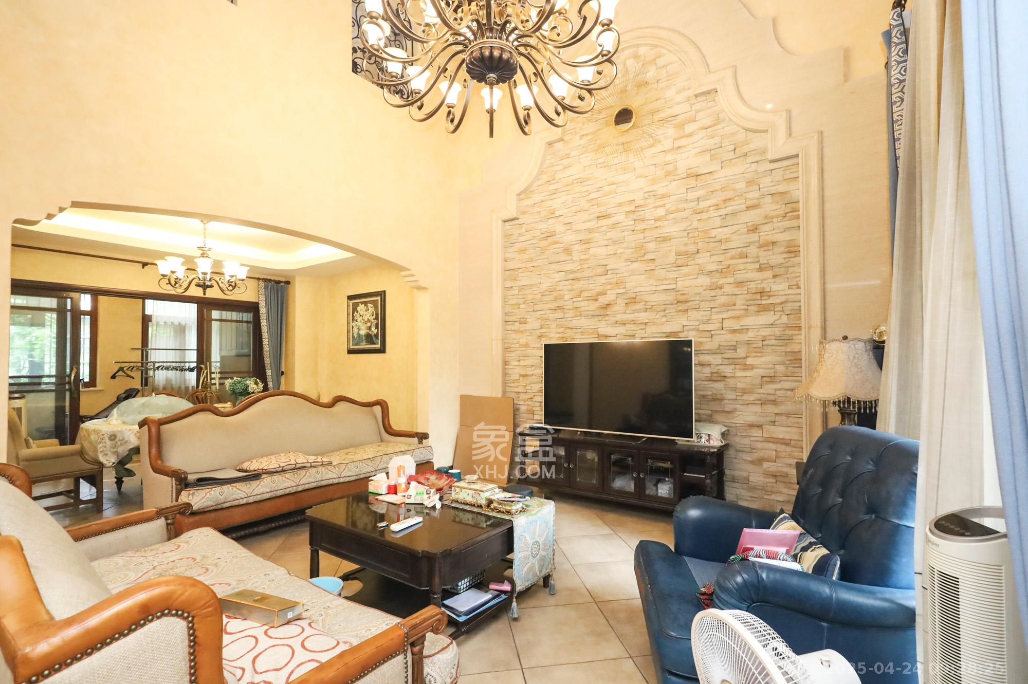 万业巴厘岛 1室0厅0卫 450.0万 万业巴厘岛 1室0厅0卫 450.0万客厅