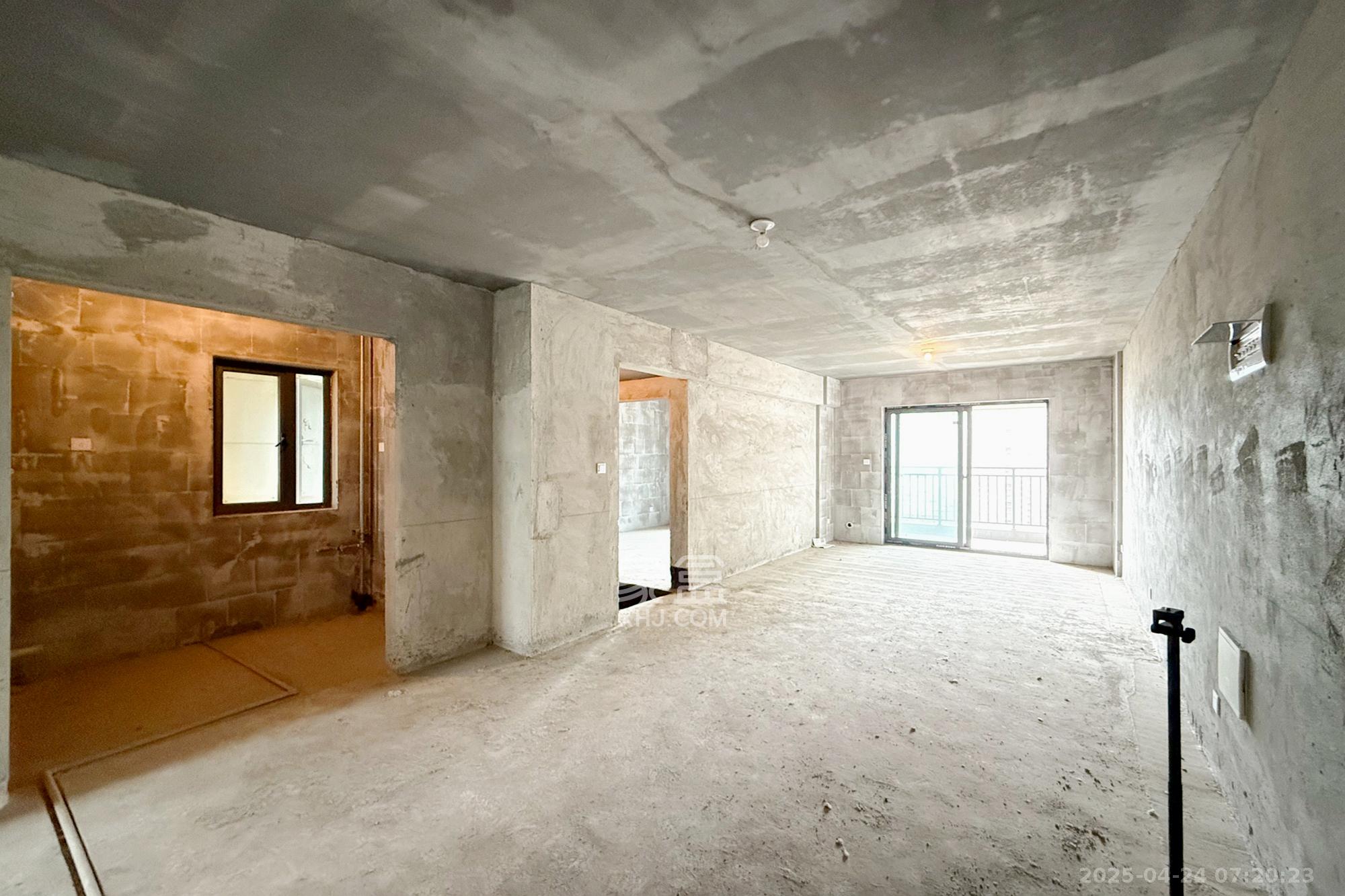 澳海澜庭 3室2厅1卫 69.5万 澳海澜庭 3室2厅1卫 69.5万客厅