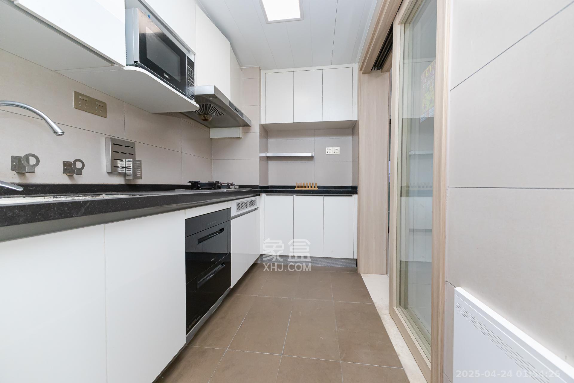 时代倾城五期 4室2厅2卫 102.8万 时代倾城五期 4室2厅2卫 102.8万厨房