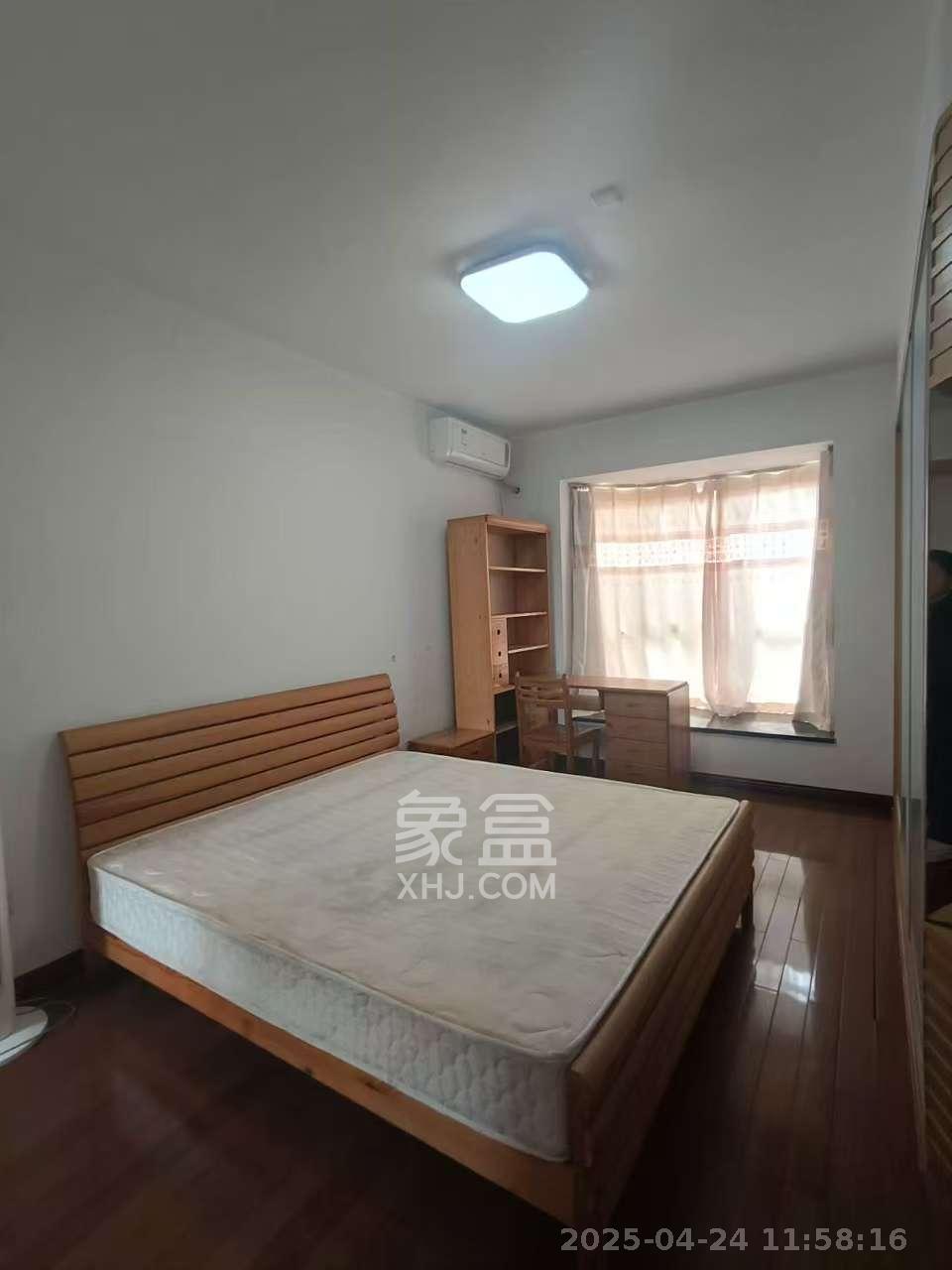 山水庭院  3室2厅2卫   2300.00元/月室内图