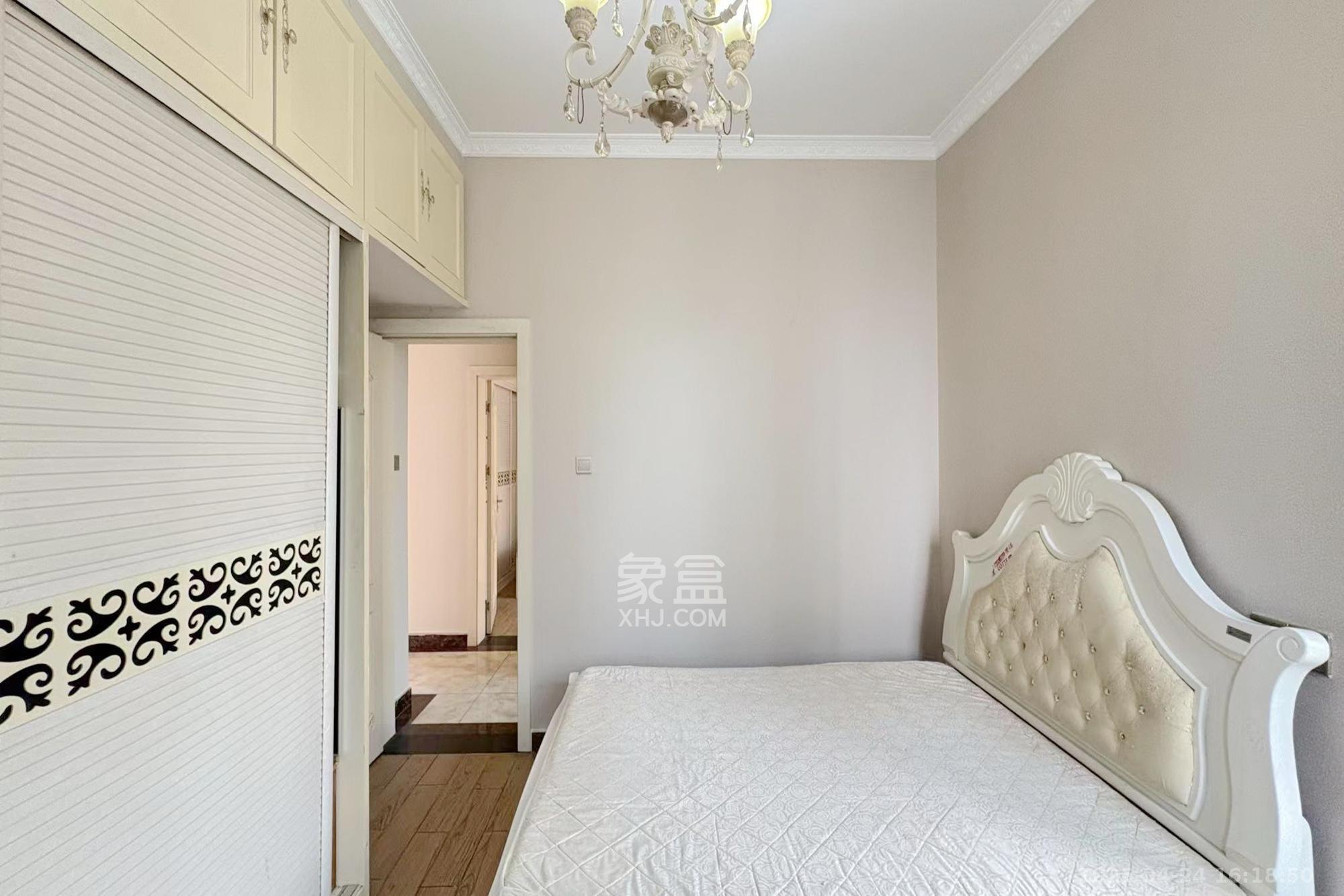 融圣国际  3室2厅2卫    176.0万卧室