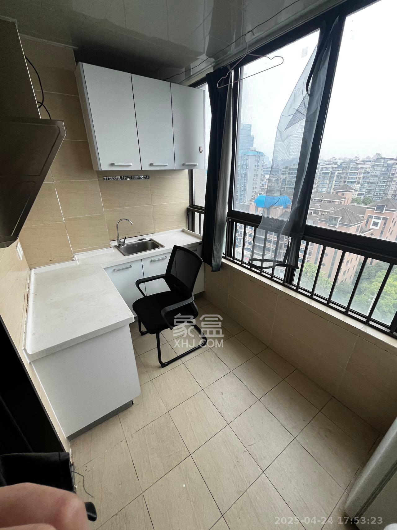 长盛上东区 1室1厅1卫 1600.0元/月 长盛上东区 1室1厅1卫 1600.0元/月室内图