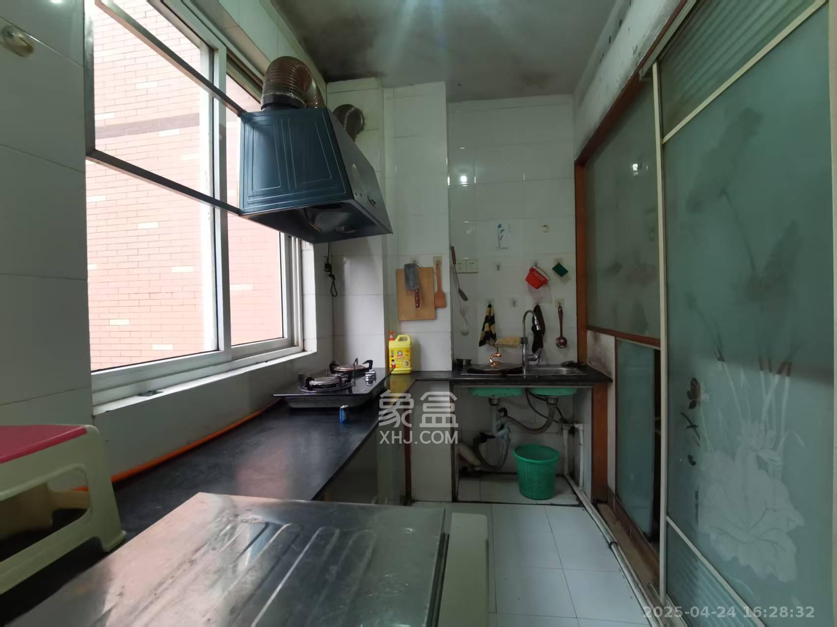 晶华美地  3室2厅1卫    1900.0元/月 晶华美地  3室2厅1卫    1900.0元/月室内图