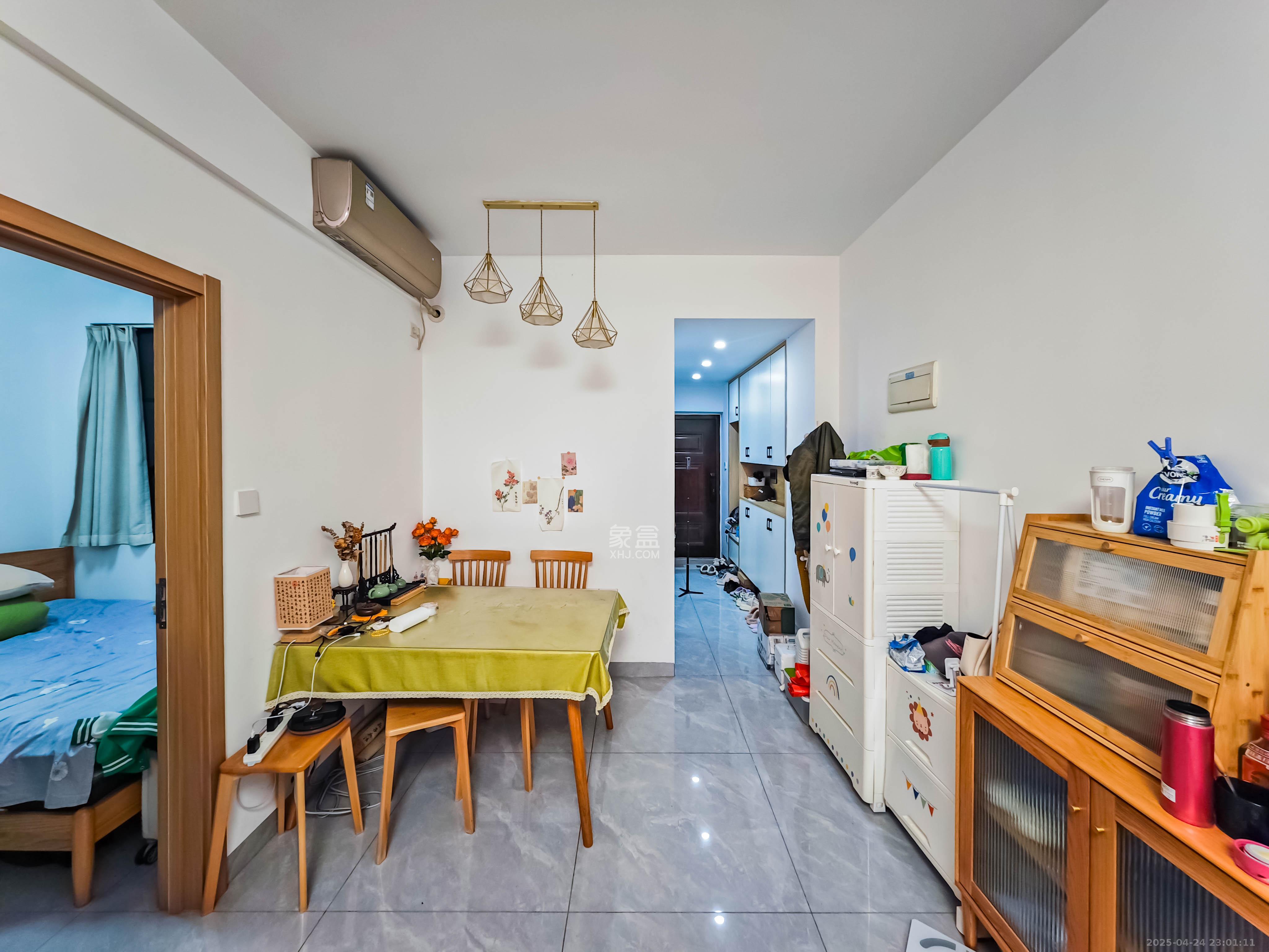 金轮星光名座  2室1厅1卫    55.0万客厅