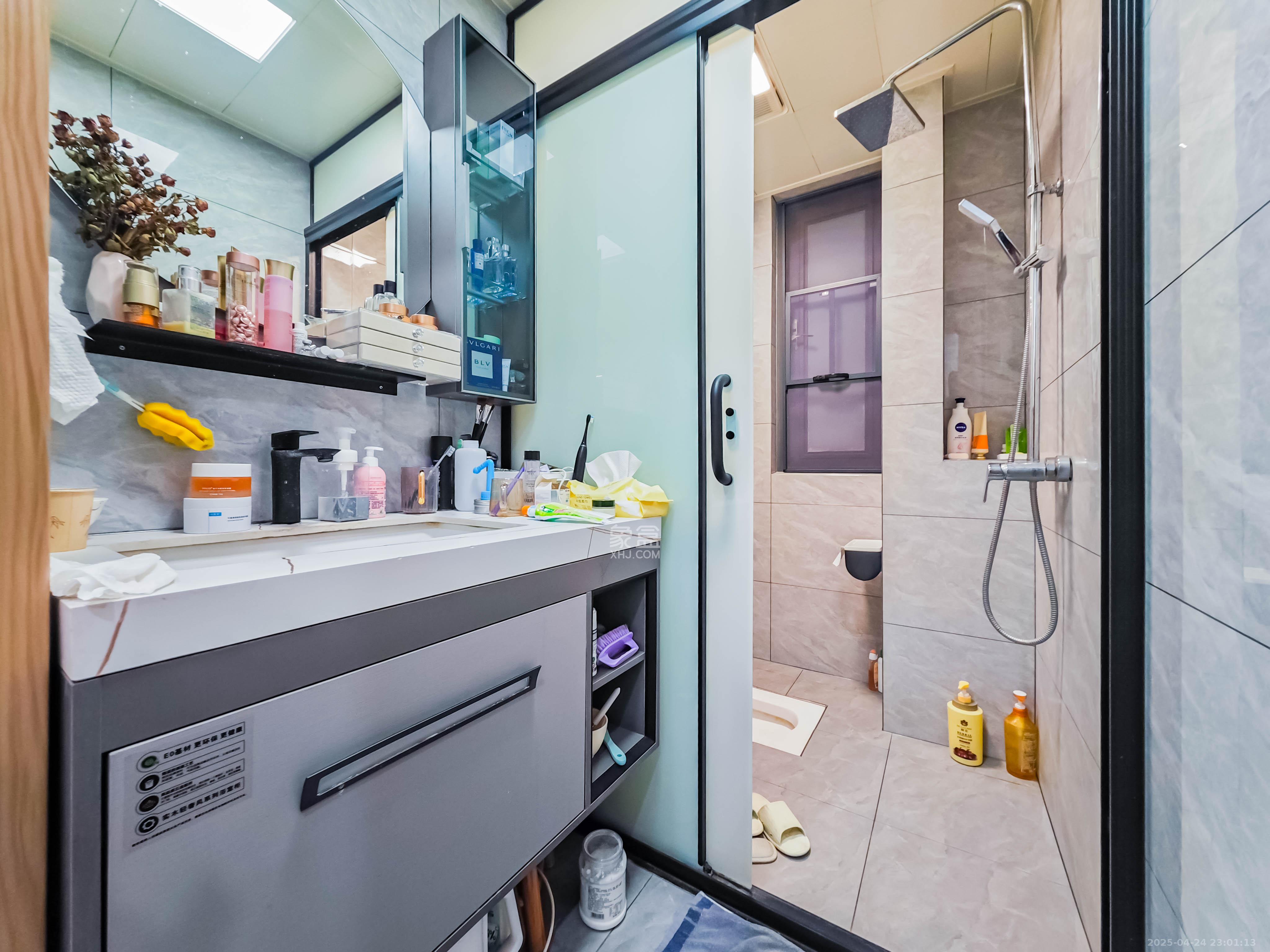 金轮星光名座  2室1厅1卫    55.0万卫生间