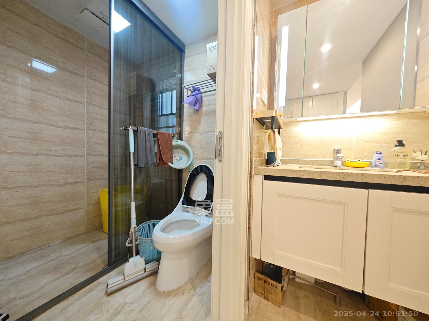 万科魅力之城锋镜里  4室2厅2卫    148.0万其他