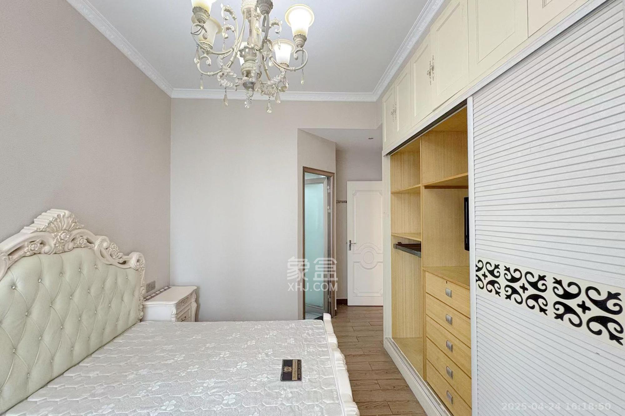 融圣国际  3室2厅2卫    176.0万卧室