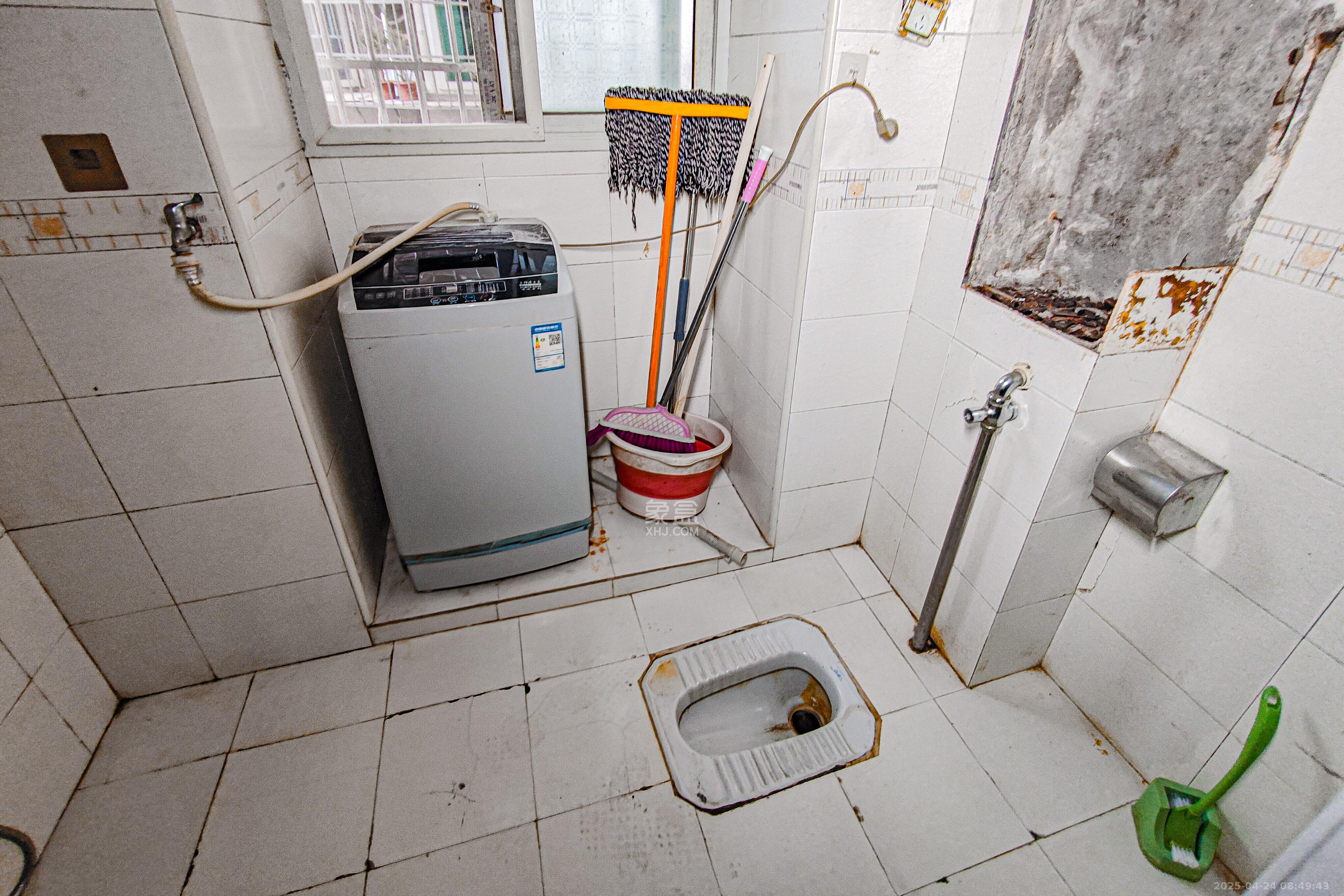 天心里散盘 3室1厅1卫 75.0万 天心里散盘 3室1厅1卫 75.0万卫生间